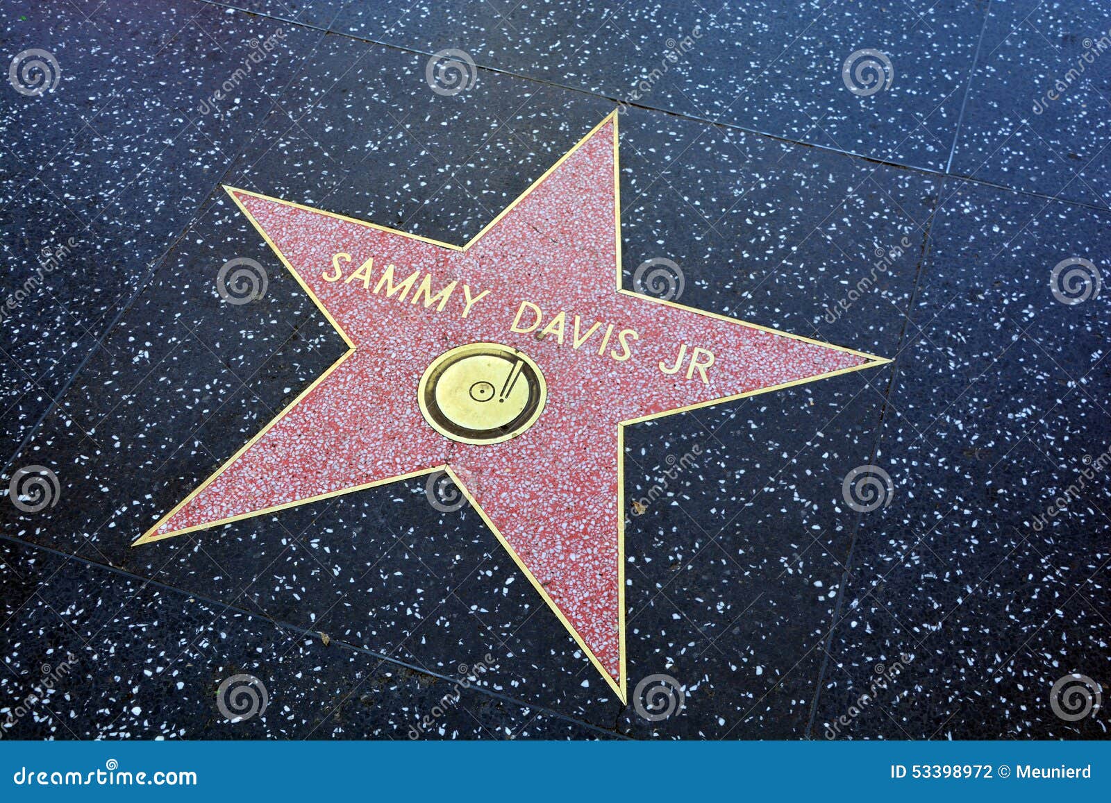 HOLLYWOOD CA U.S.A. 13 APRILE 2015: Passeggiata della stella Samuel George Sammy Davis Jr di fama era un anfitrione americano ballerino, cantante un attore della fase e dello schermo, musicista ed impressionista