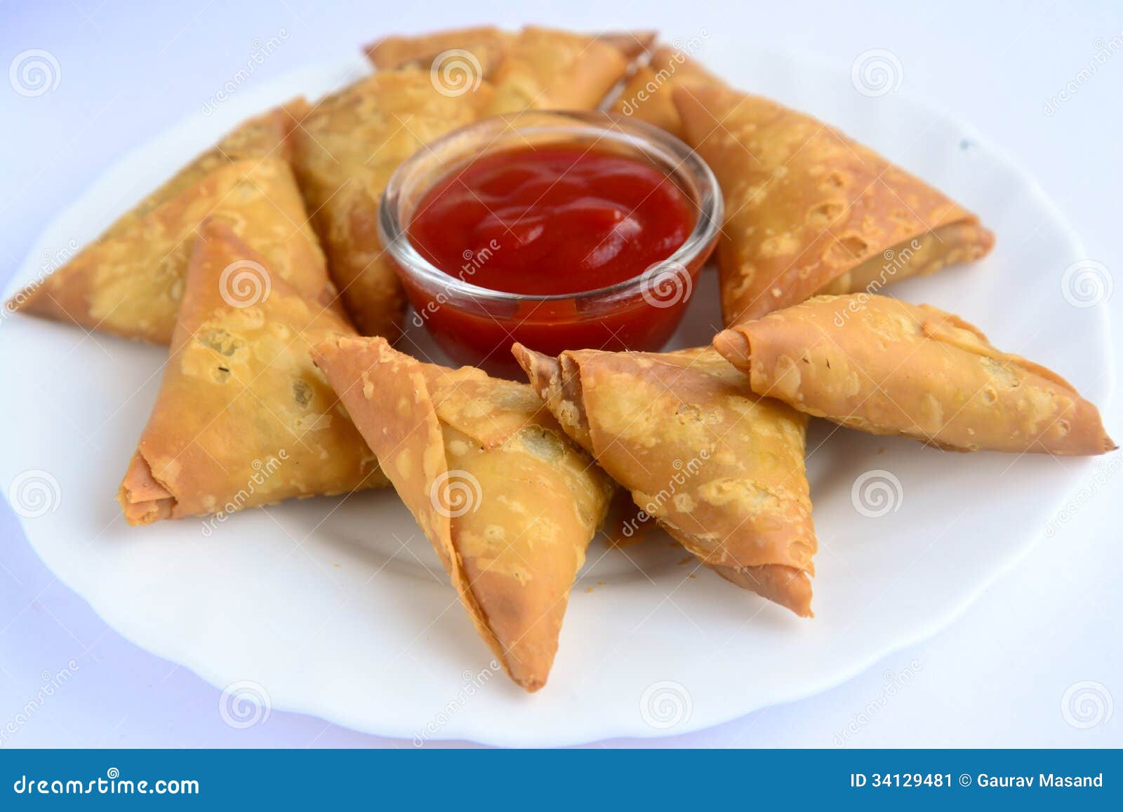 Samosa Royalty-Free Stock Photography | CartoonDealer.com #32922335