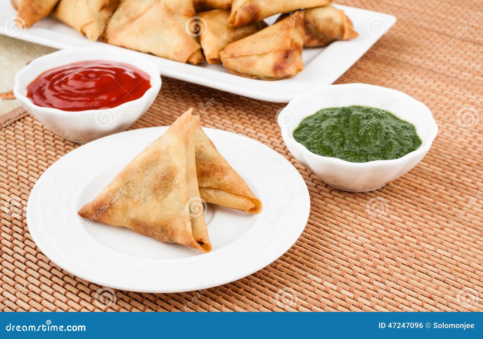 Samosa Mit Tadellosem Chutney Stockfoto - Bild von ...