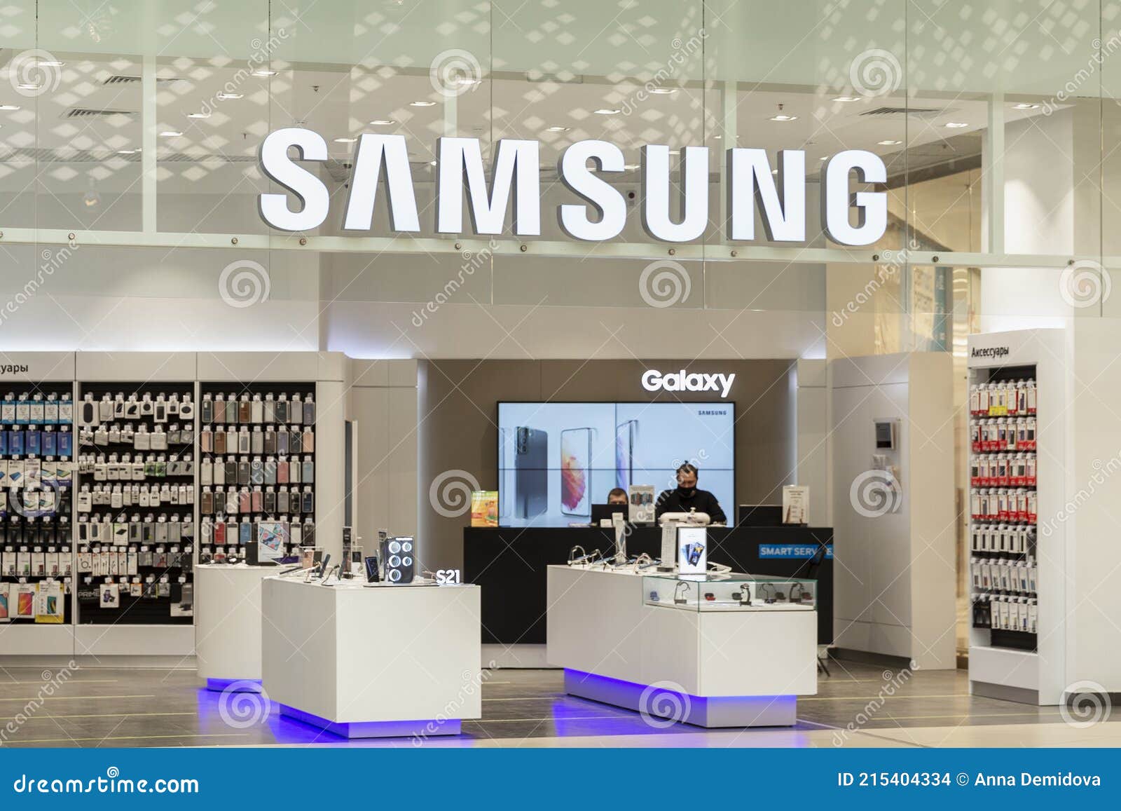 Samsung Store in the Mall. Front View. Customer Service and Electronics  Sales Editorial Stock Image - Image of life, electronic: 215404334