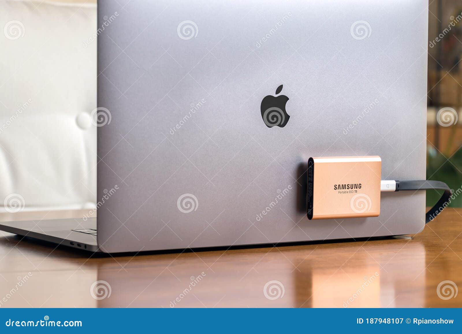 A Samsung T5 Portable SSD Drive To a Macbook Pro Laptop. Editorial Photography - Image of port, equipment: 187948107