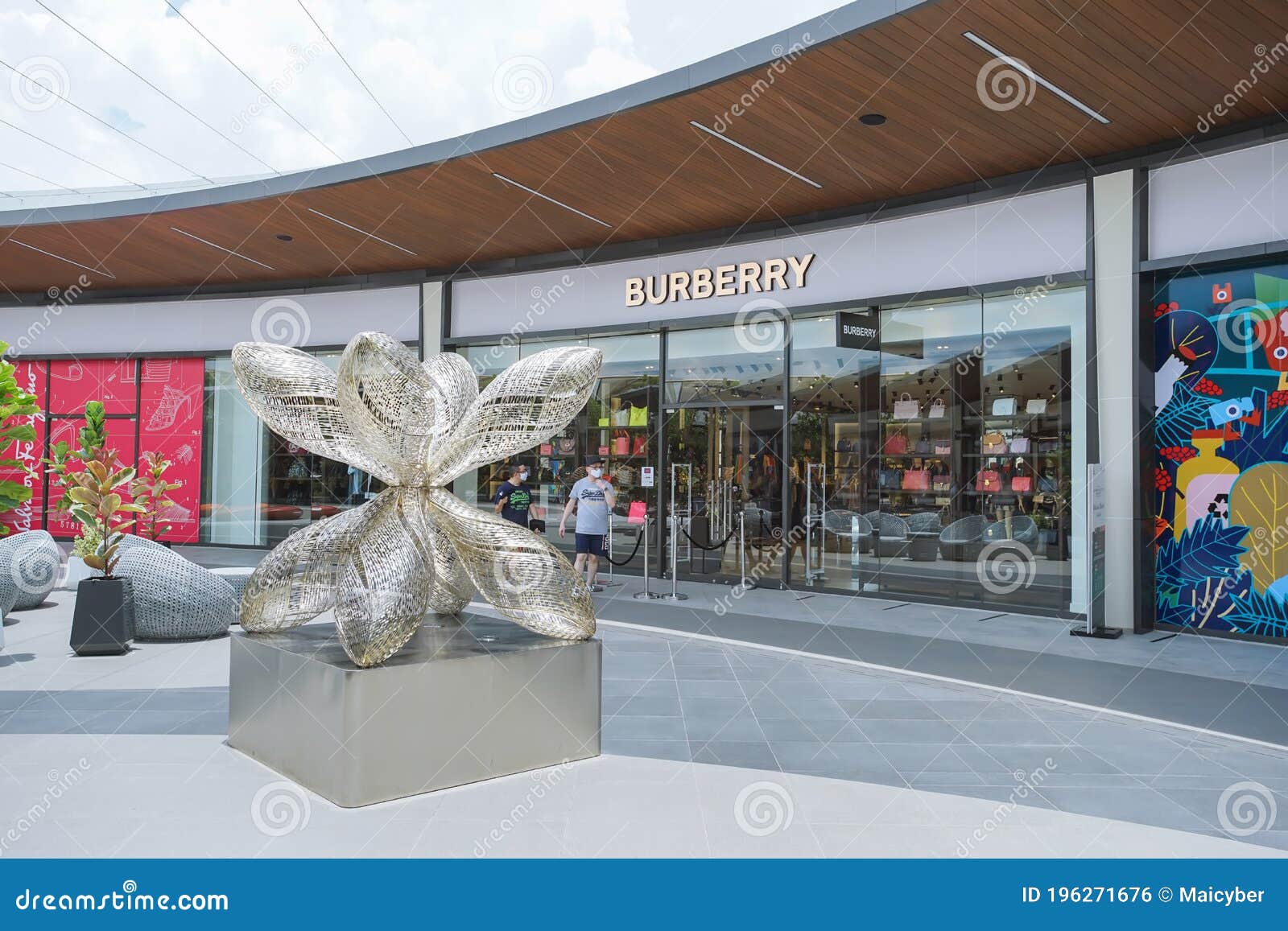 Burberry Shop in Siam Premium Outlets Bangkok Editorial Photo - Image of  architecture, community: 196271676