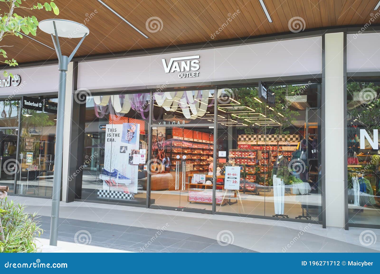 vans store in bangkok