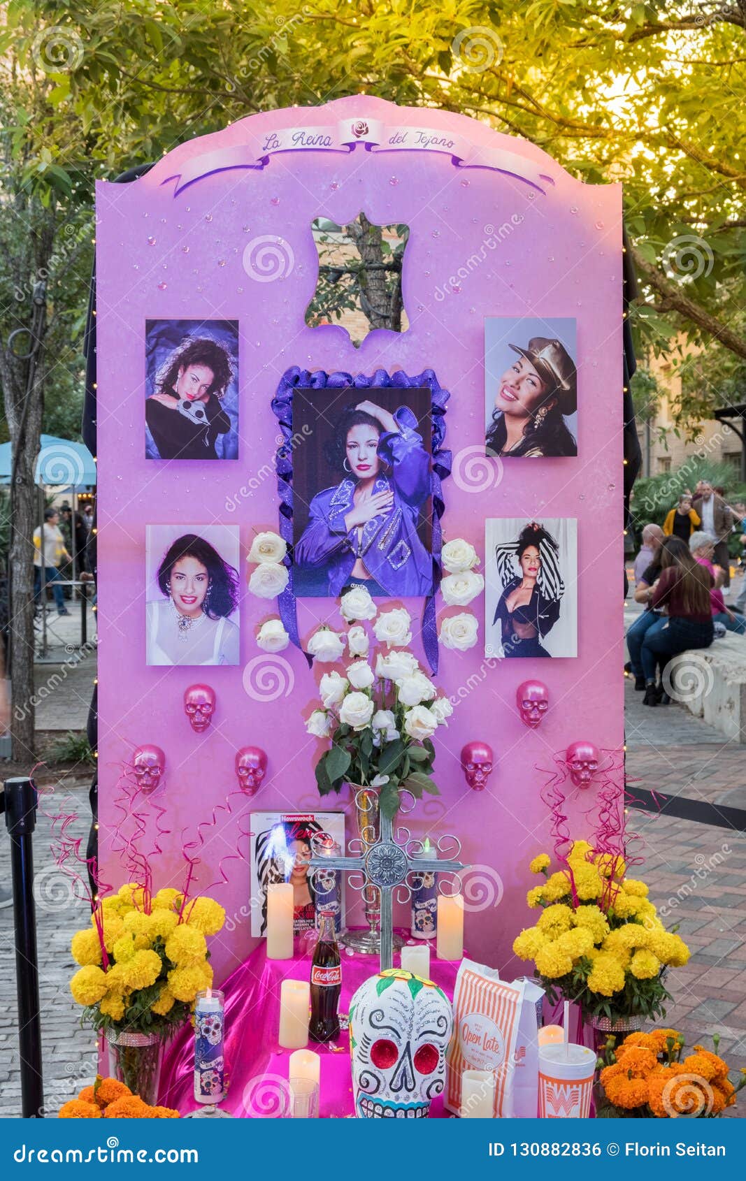 SAN ANTONIO, TEXAS - NOVEMBER 2, 2018 - Day of the Dead Altar/Dia De Los Muertos  Ofrenda (offer for the Dead) Commemorating Editorial Photo - Image of  american, singer: 130882836