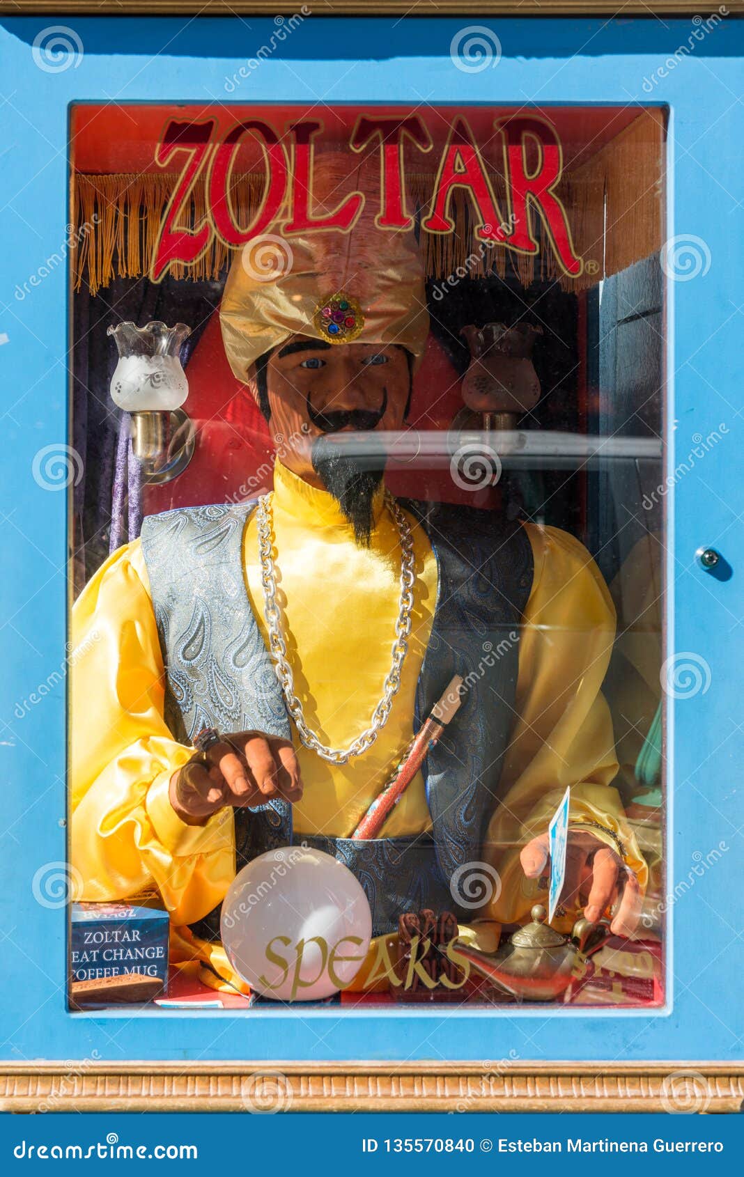 Machine To Guess the Zoltar on a Street in San Francisco, California, USA Editorial Image - Image of chinatown, psychic: 135570840