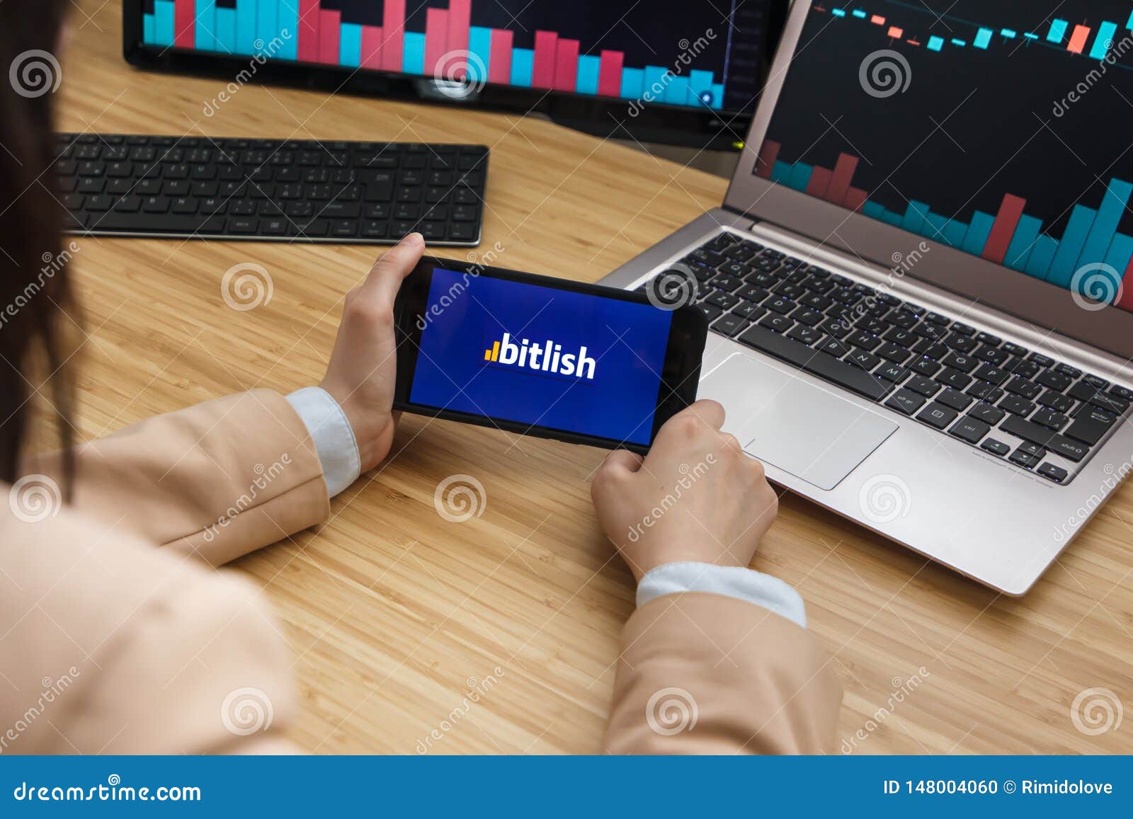 SAN FRANCISCO, US - 18 May 2019: Female Trader Hands ...