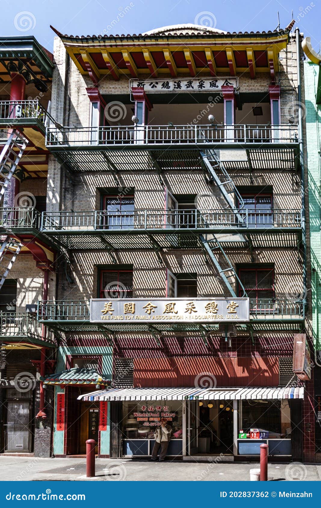In San Usa Wordt Ijzervuur Gebruikt Voor Het Van Kleding in China. San Francisco Chinatown is Het Grootste Chines Redactionele Fotografie - Image of familie, centrum: 202837362
