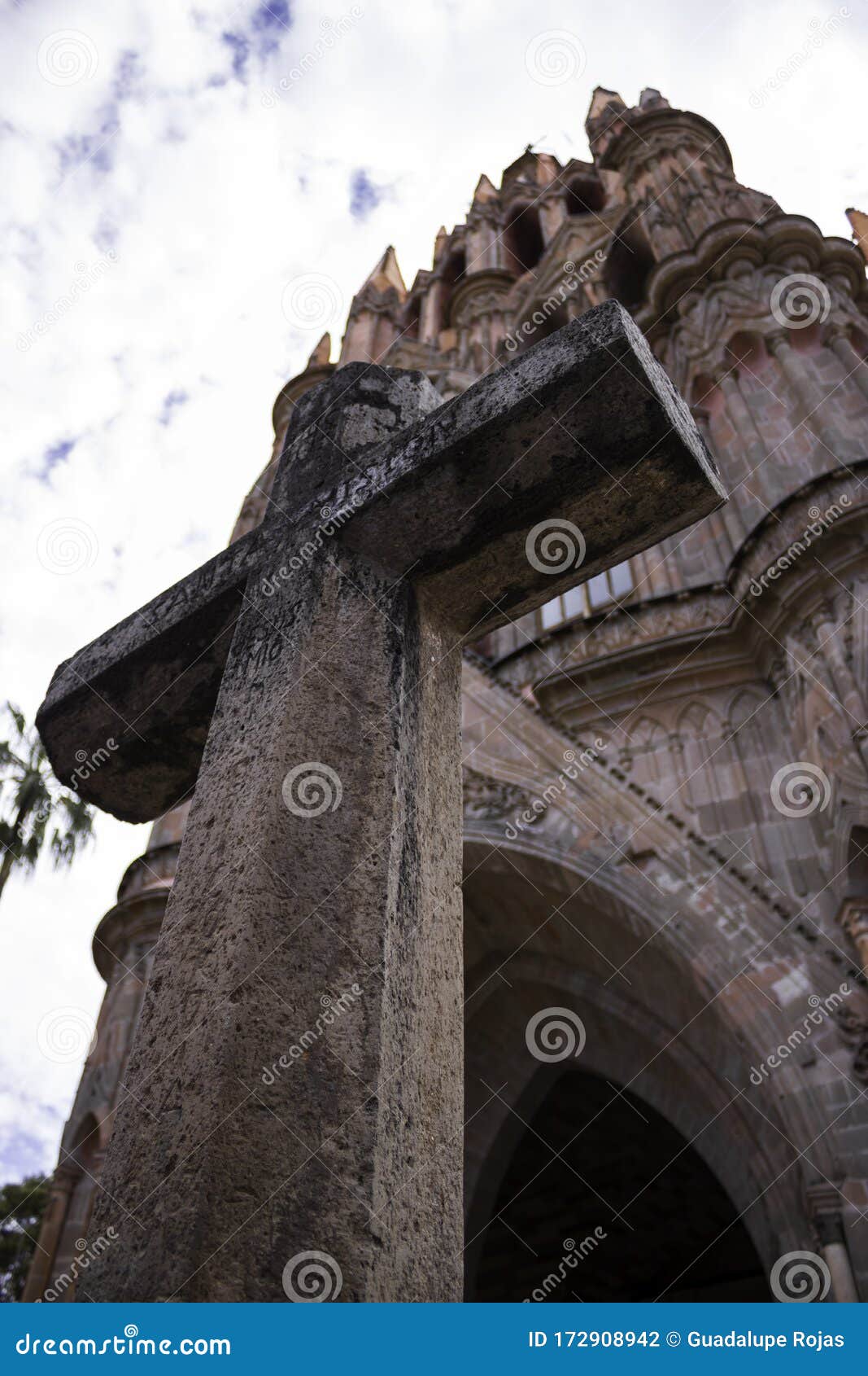 cross outside the parish of san miguel arcÃÂ¡ngel in san miguel de allende, guanajuato, mexico