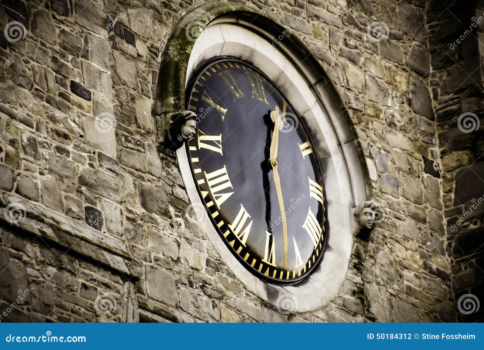 San Patrick Cathedral Clock Fotografia Stock Immagine di bandierina