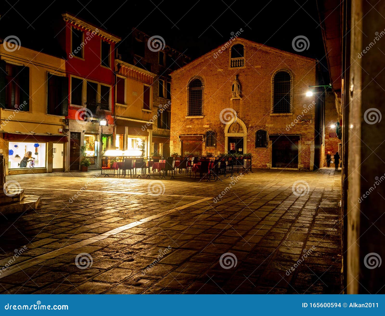 san toma square in venice at night