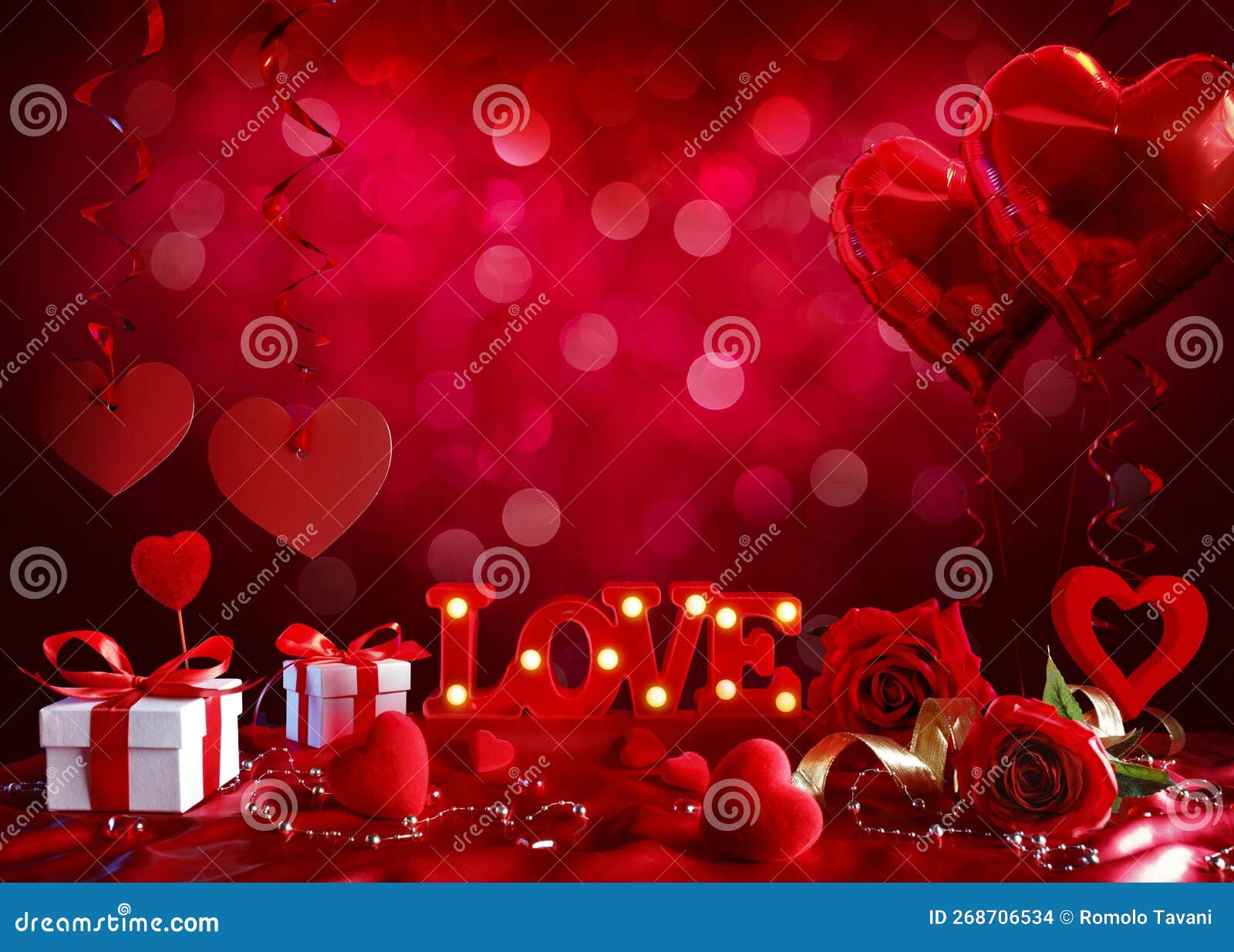 San Valentino Decorazioni D'amore Con Regalo Fotografia Stock - Immagine di  sfondo, presente: 268706534