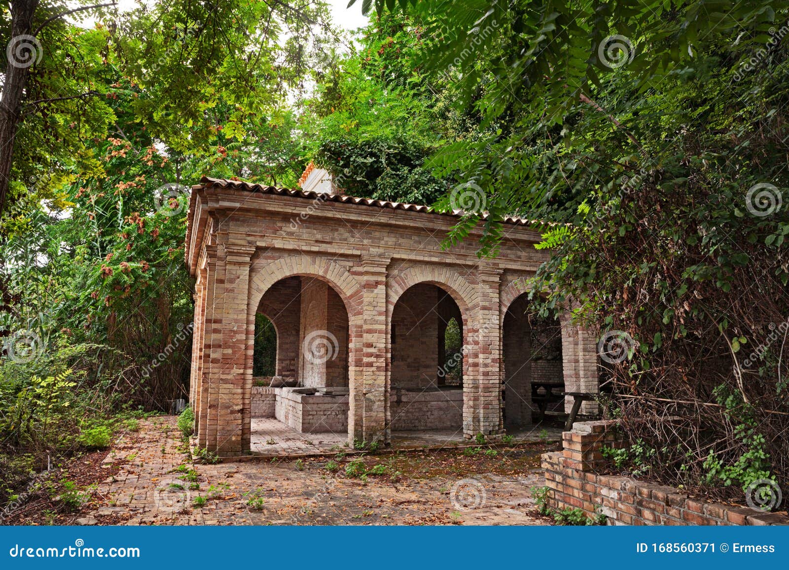 san vito chietino, chieti, abruzzo, italy: the ancient fount fonte grande 1914