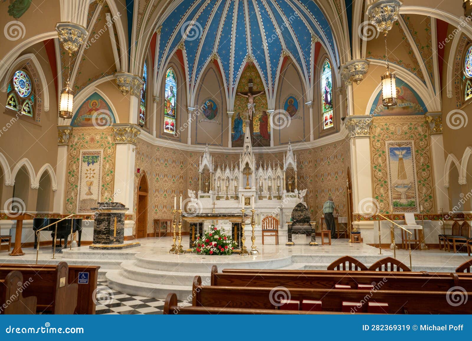 Sanctuary of St Andrews Catholic Church in Roanoke, VA Editorial Stock