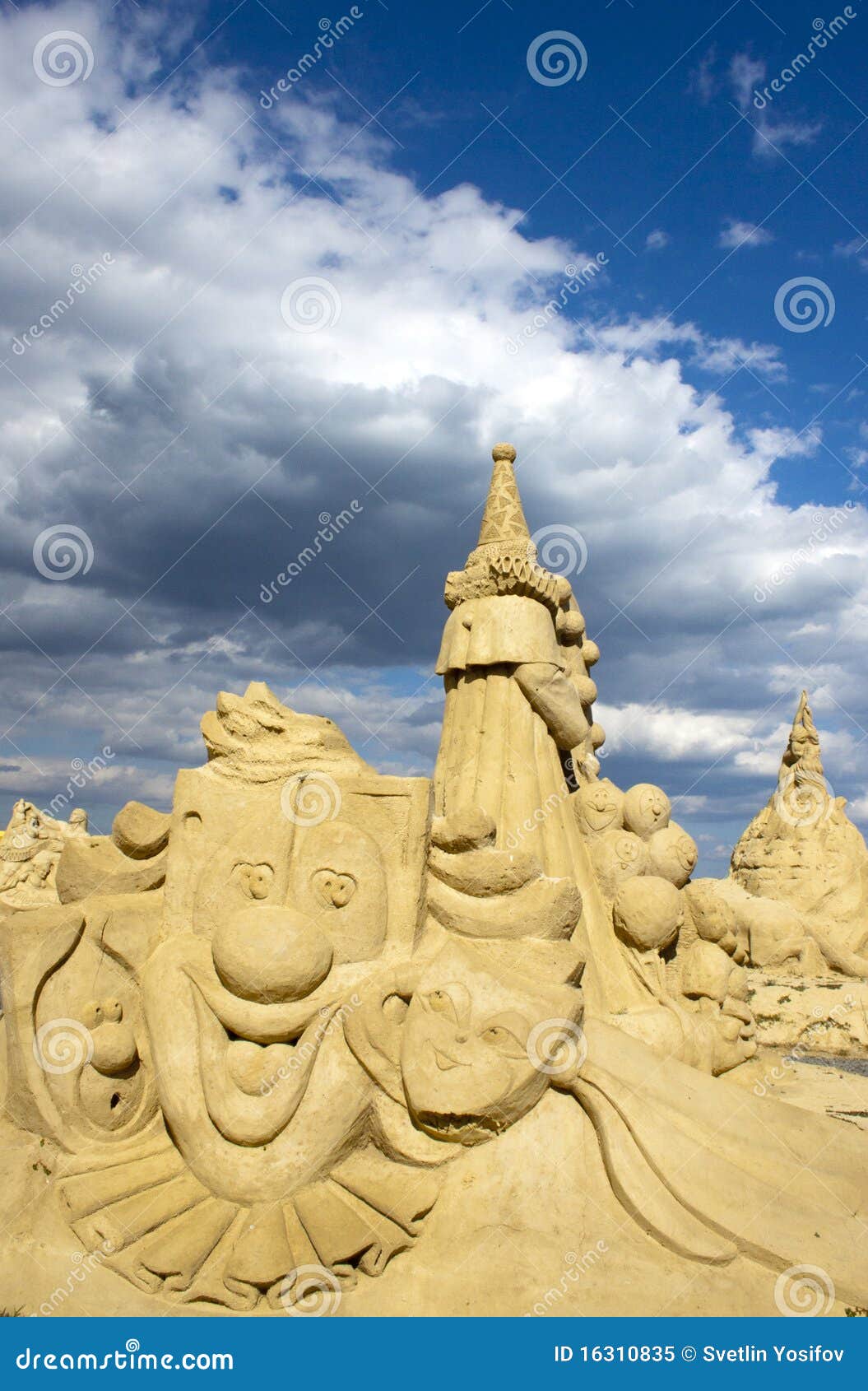 Sand castles editorial image. Image of figures, sandy - 16310835