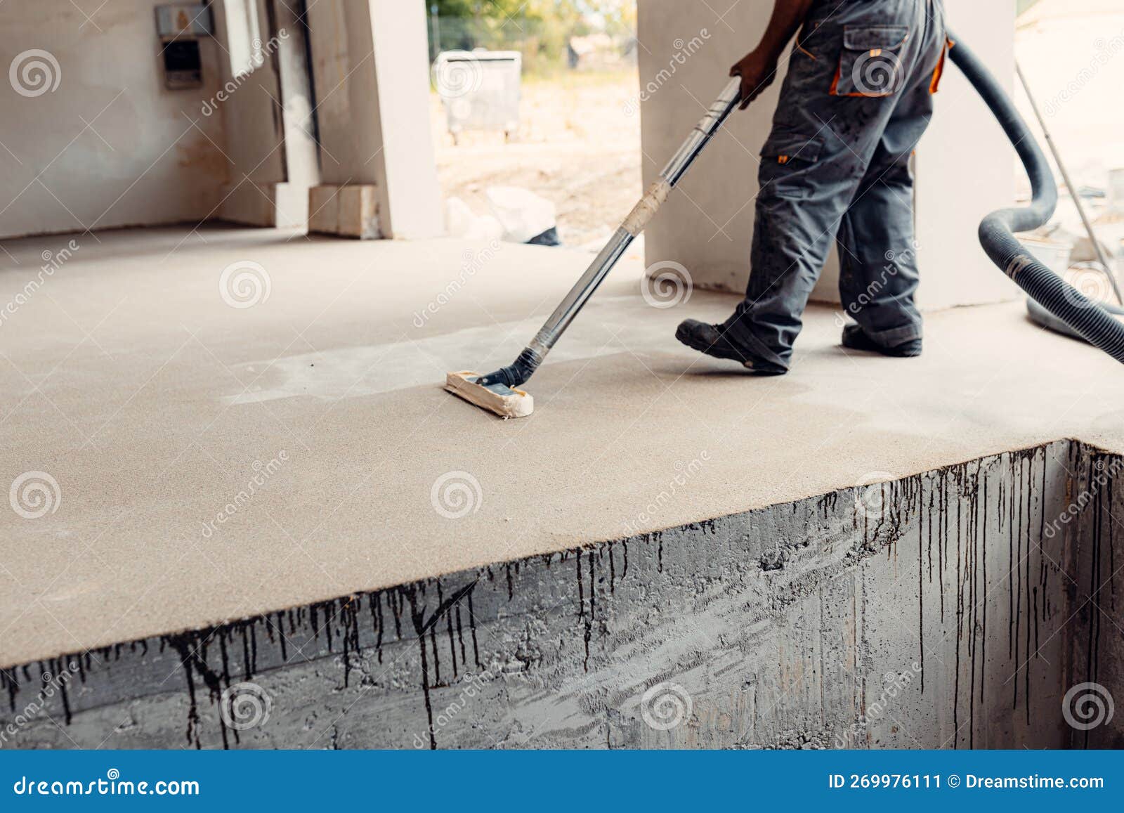 Blinke helvede dechifrere The Sanded Concrete Screed is Vacuumed with an Industrial Vacuum Cleaner  Stock Image - Image of needle, factory: 269976111
