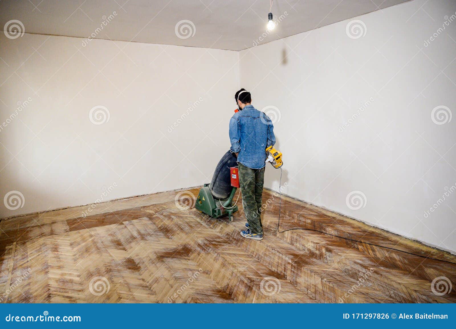 Sanding Hardwood Floor With The Grinding Machine Repair In The