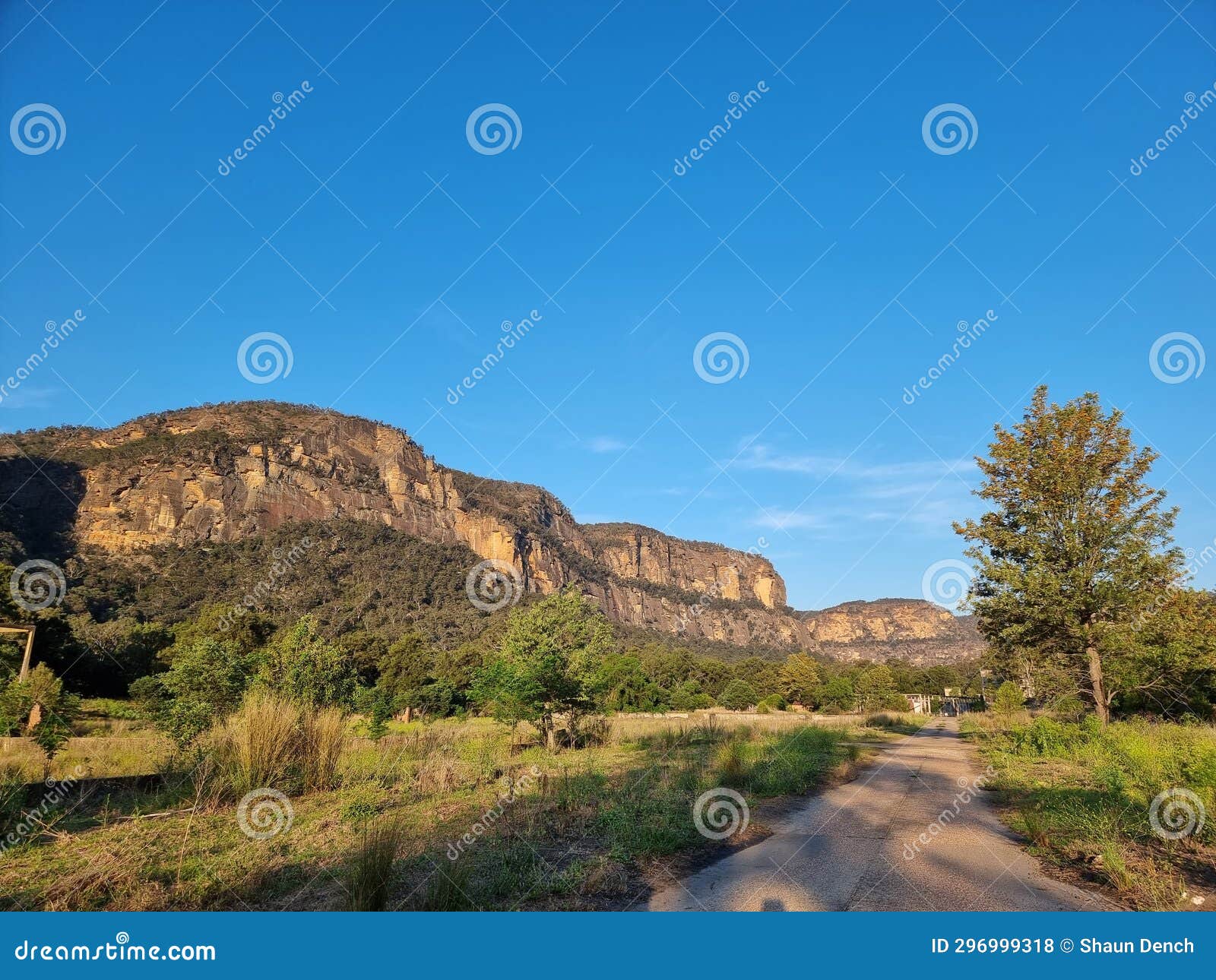 sandstone cliffs of the capertee valley near glen davis new south wales australia in the late afternoon