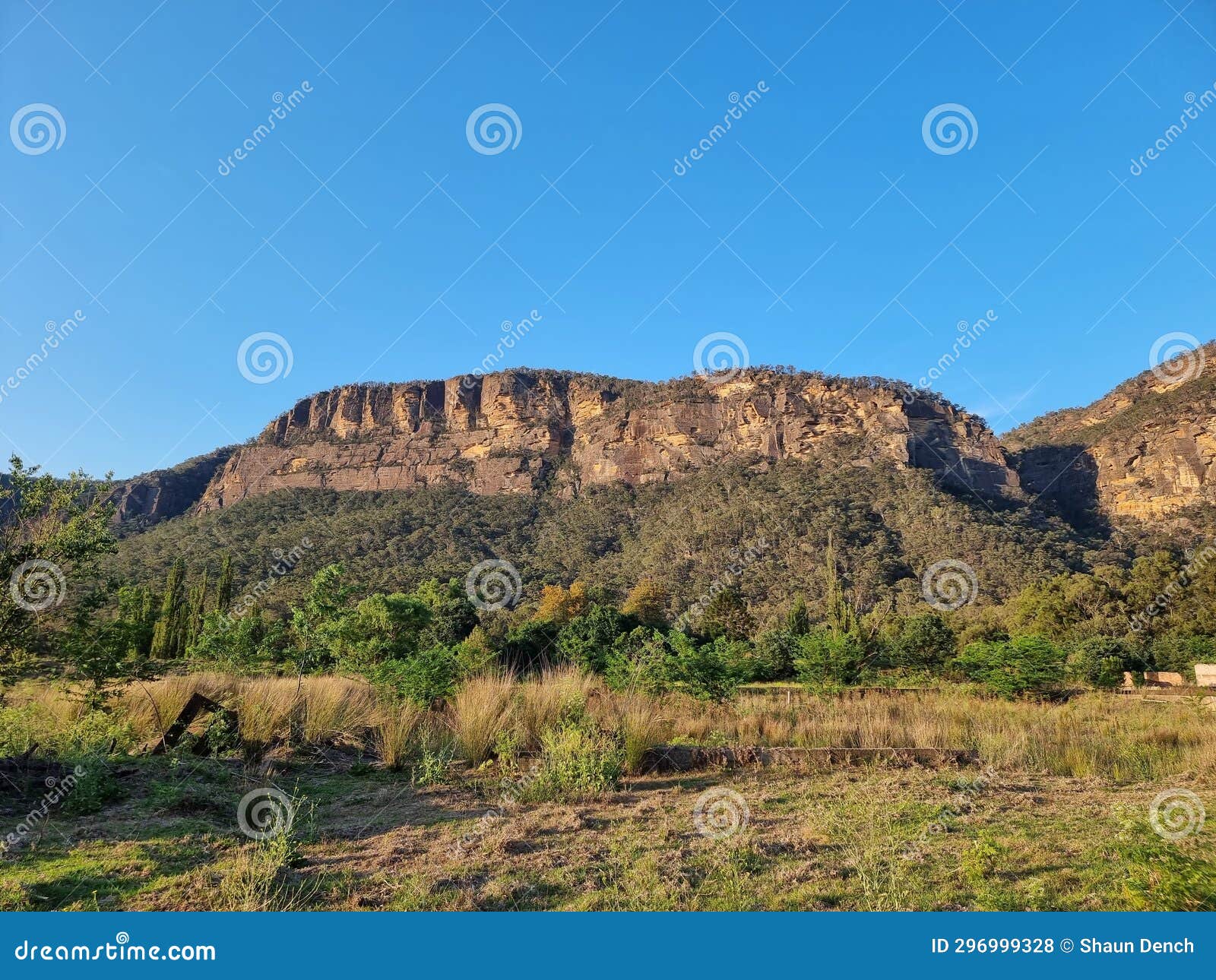 sandstone cliffs of the capertee valley near glen davis new south wales australia in the late afternoon