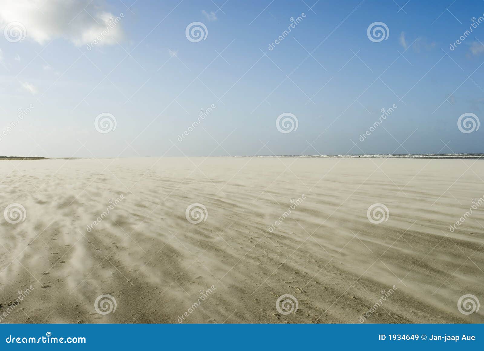 sandstorm on schiermonnikoog beach