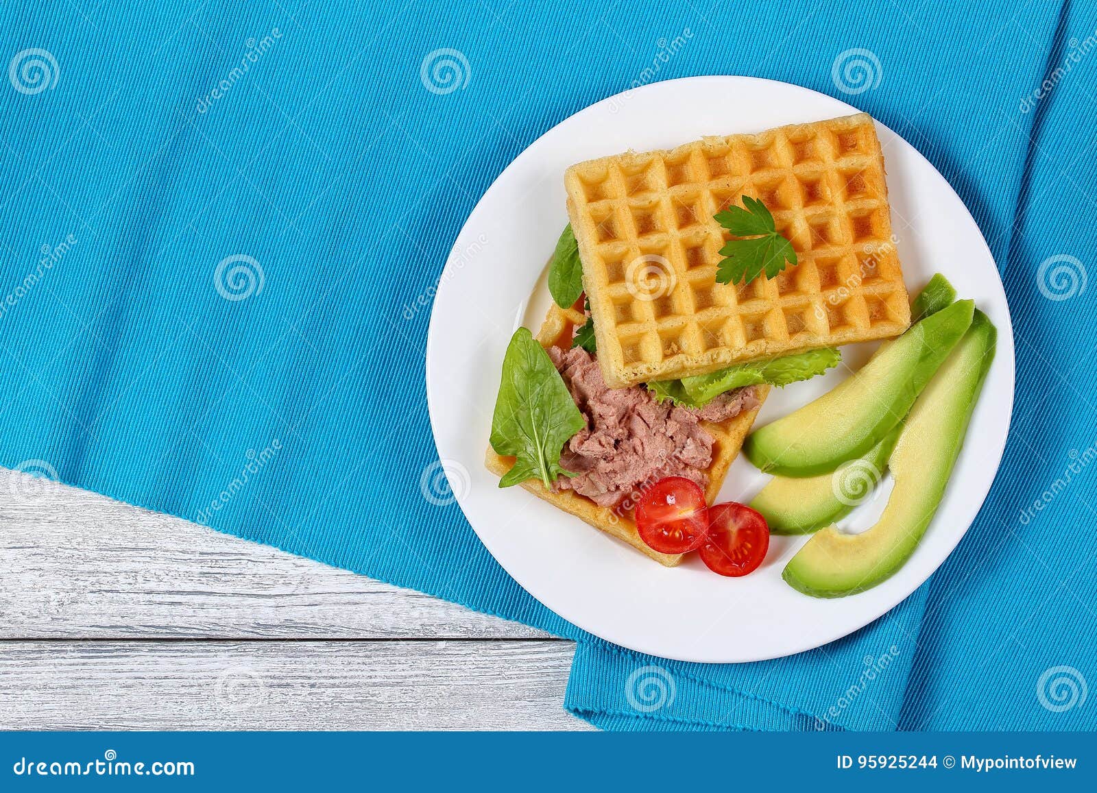 Sandwich Avec Des Tranches D Avocat Pate De Foie De Dinde Photo