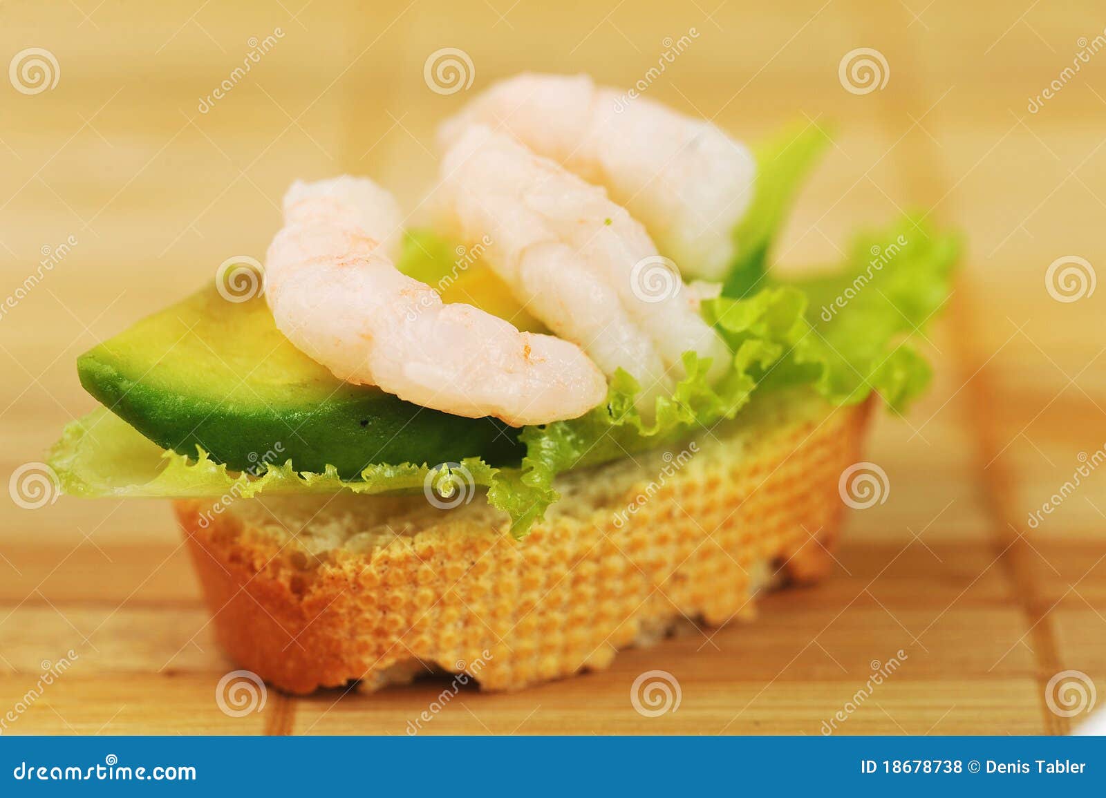 Sandwich mit Garnelen stockfoto. Bild von grün, gegenübergestellt ...