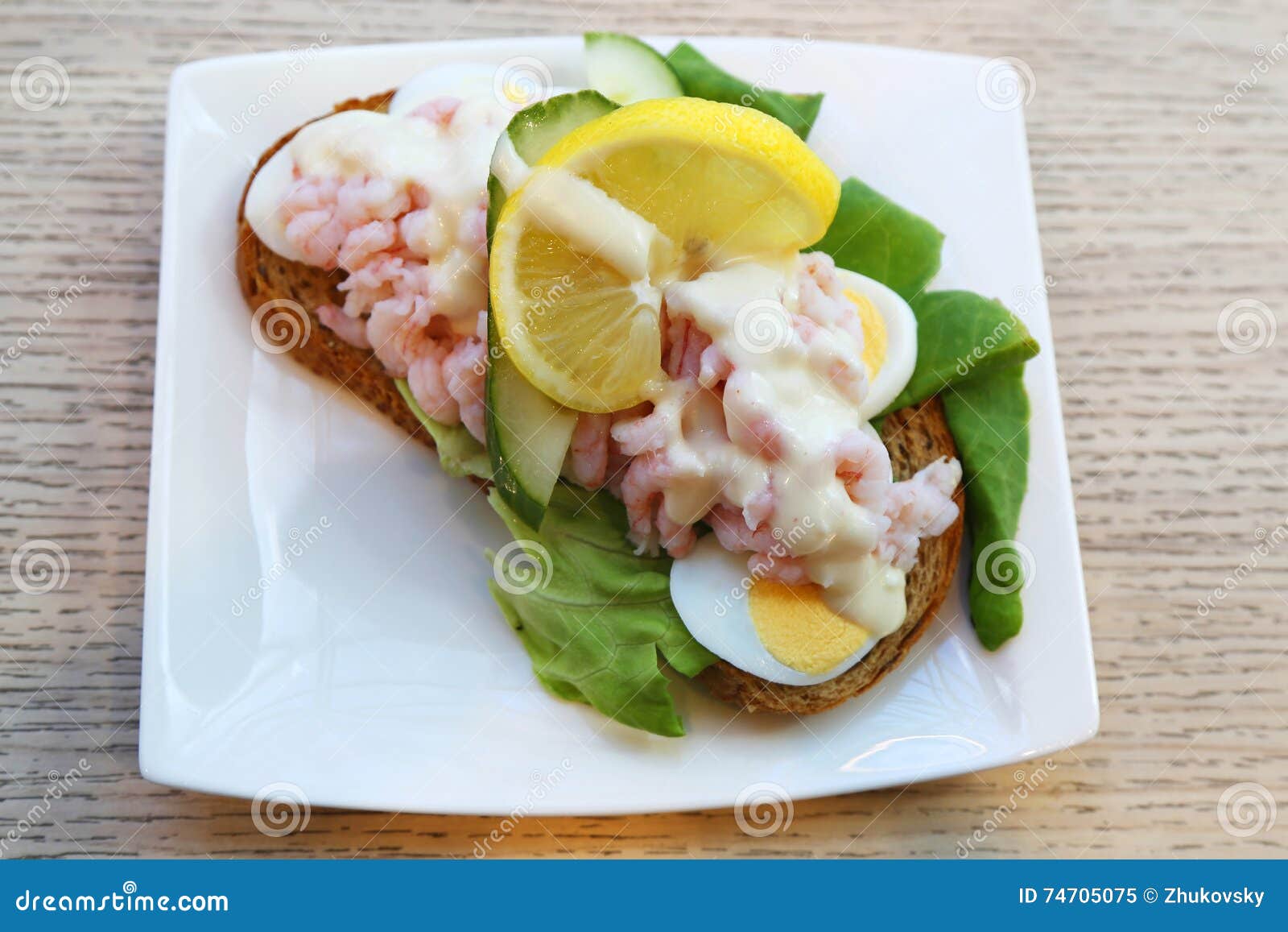 Sandwich Mit Garnelen Und Ei in Island Stockbild - Bild von küche ...