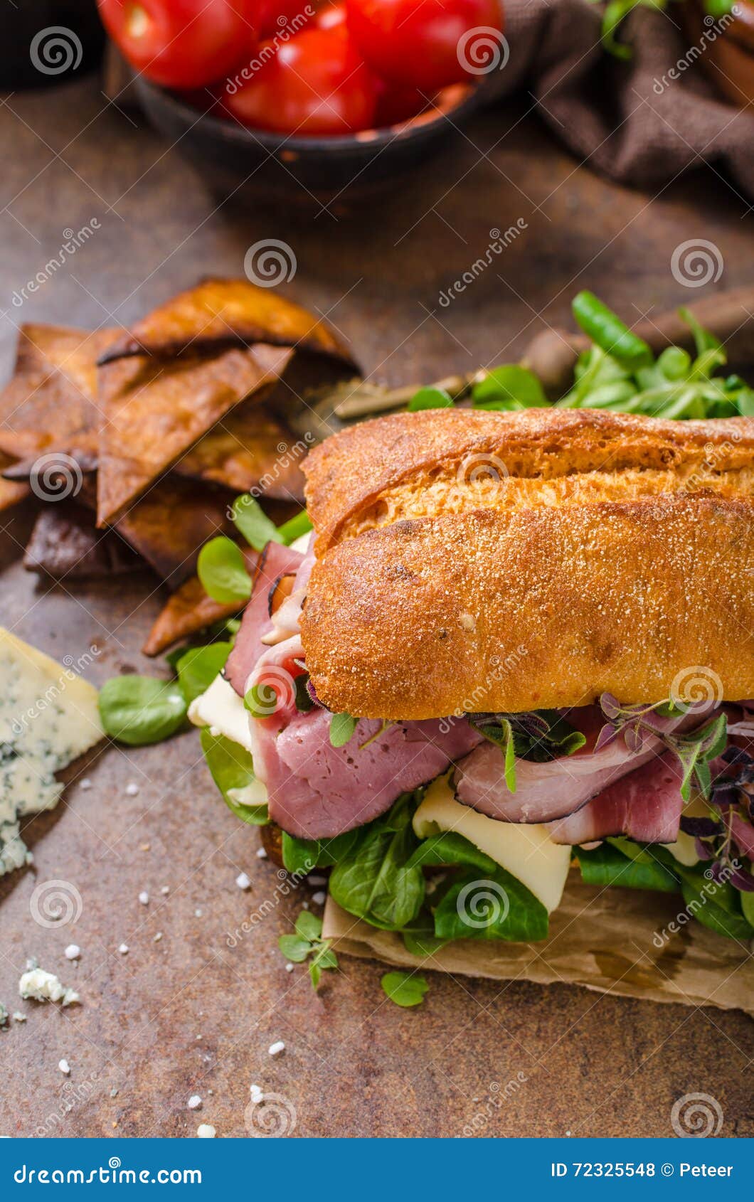 Sandwich Mit Schinken Und Käse, Kopfsalat Stockfoto - Bild von gegrillt ...