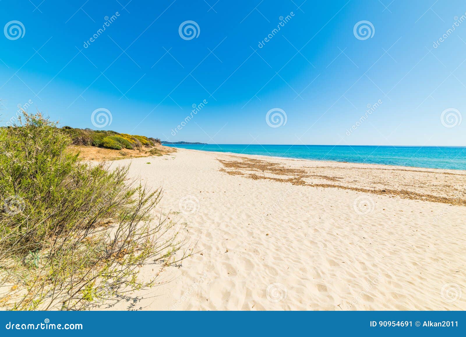 sandy shore in piscina rei