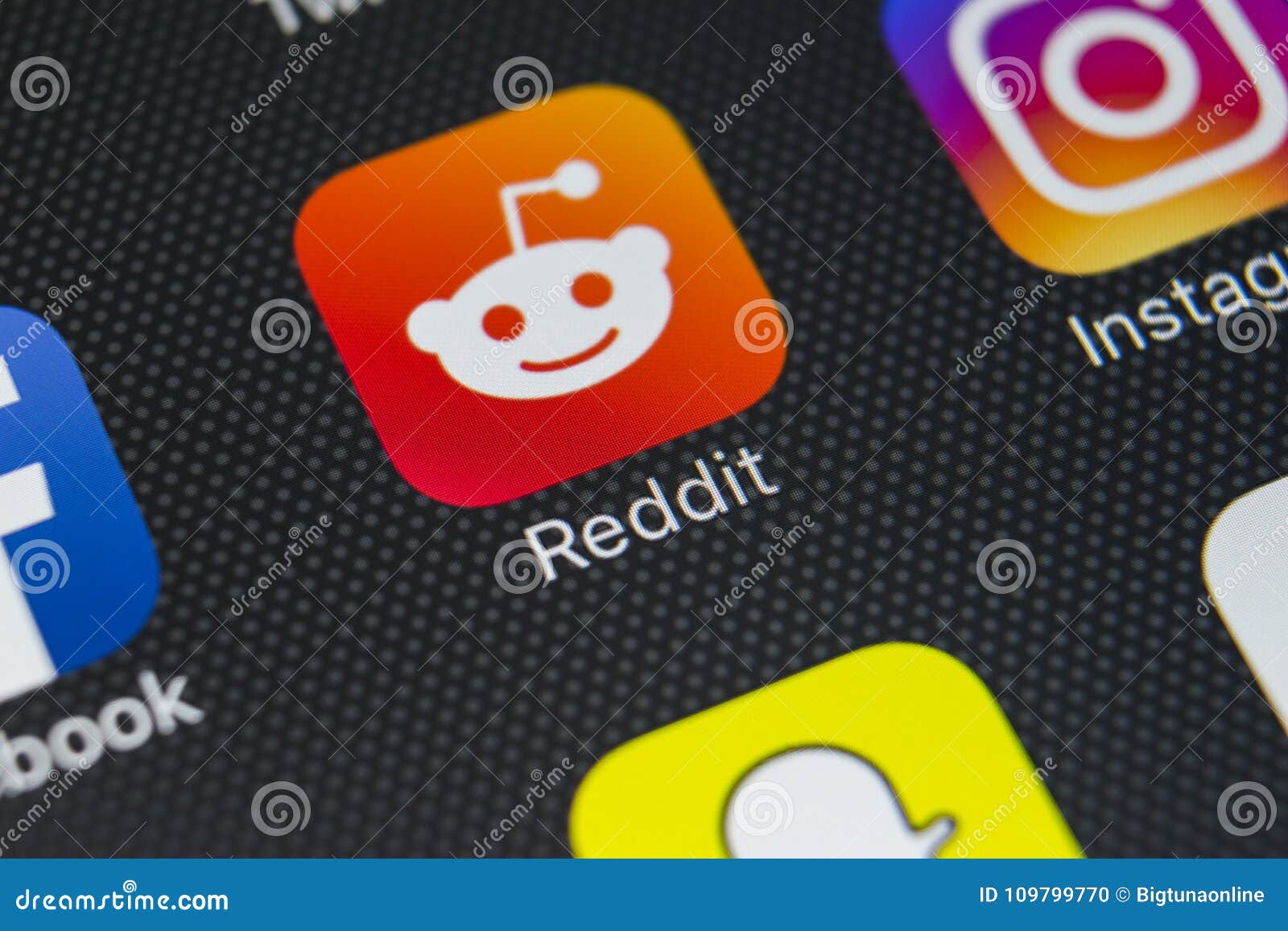 Reddit Application Icon On Apple IPhone X Smartphone ...