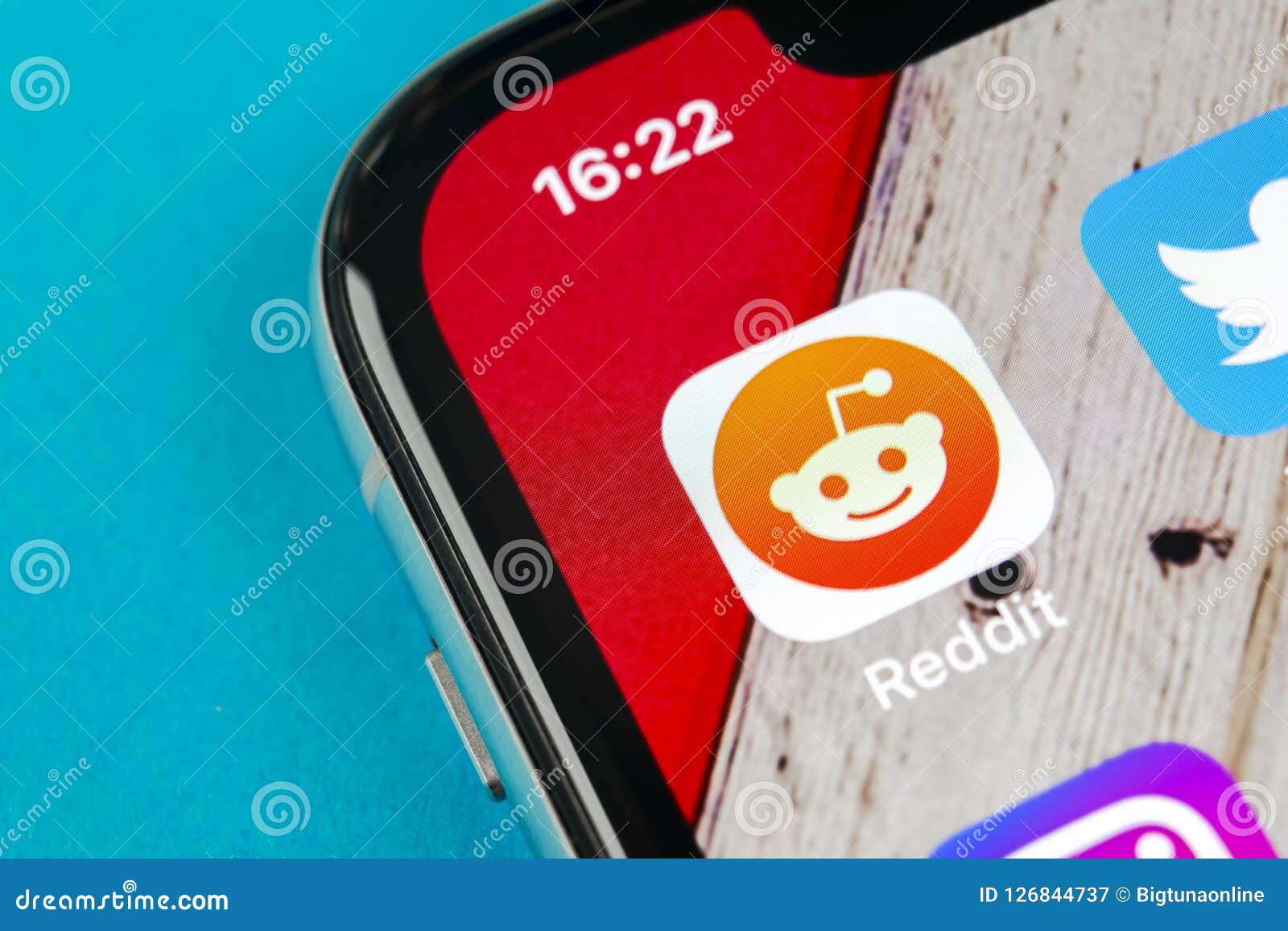 Reddit Application Icon On Apple IPhone X Smartphone ...