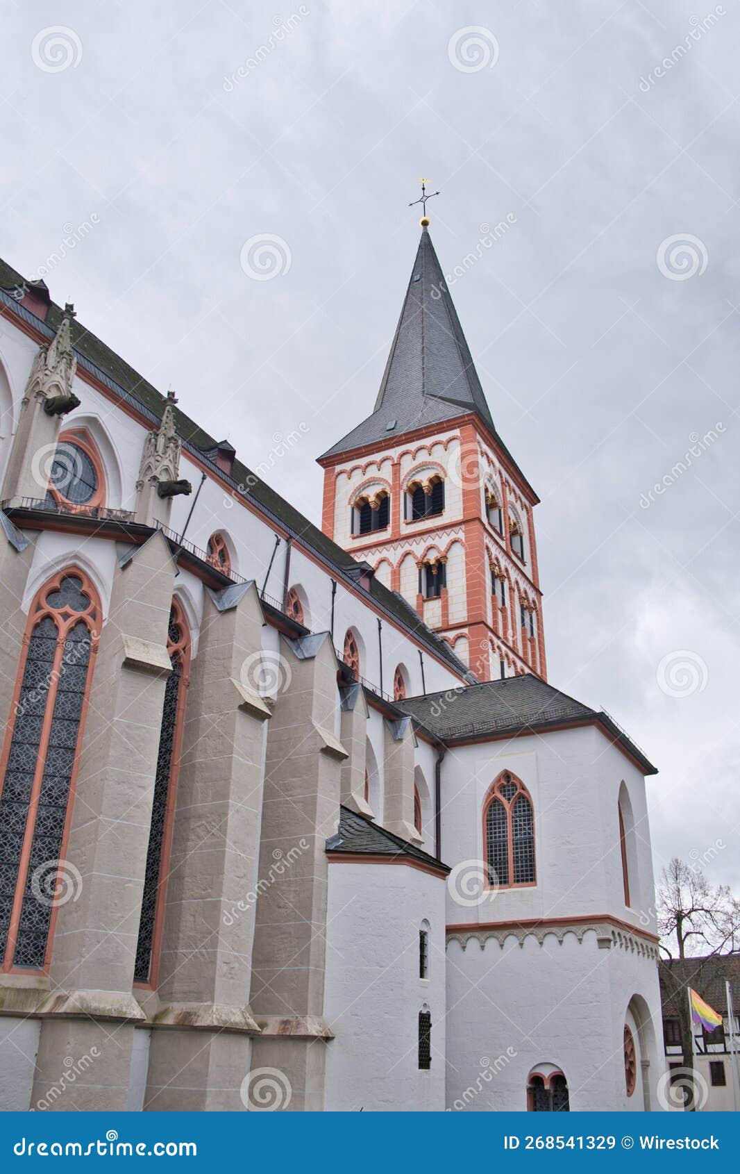 sankt servatius church was built in the 12th and 13th centuries as a three-aisled gallery basilica