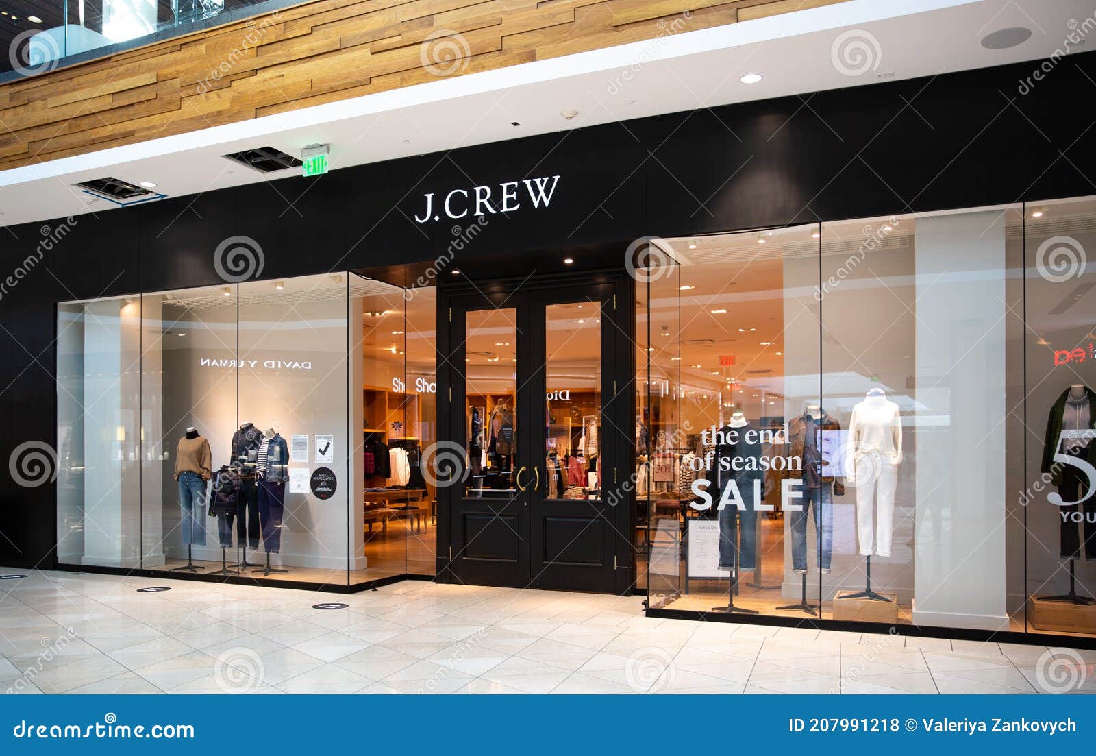 Santa Clara, CA USA - January 14, 2021: J. Crew Fashion Luxury Designer  Store Boutique in a Shopping Mall Editorial Stock Photo - Image of emblem,  2021: 207991218