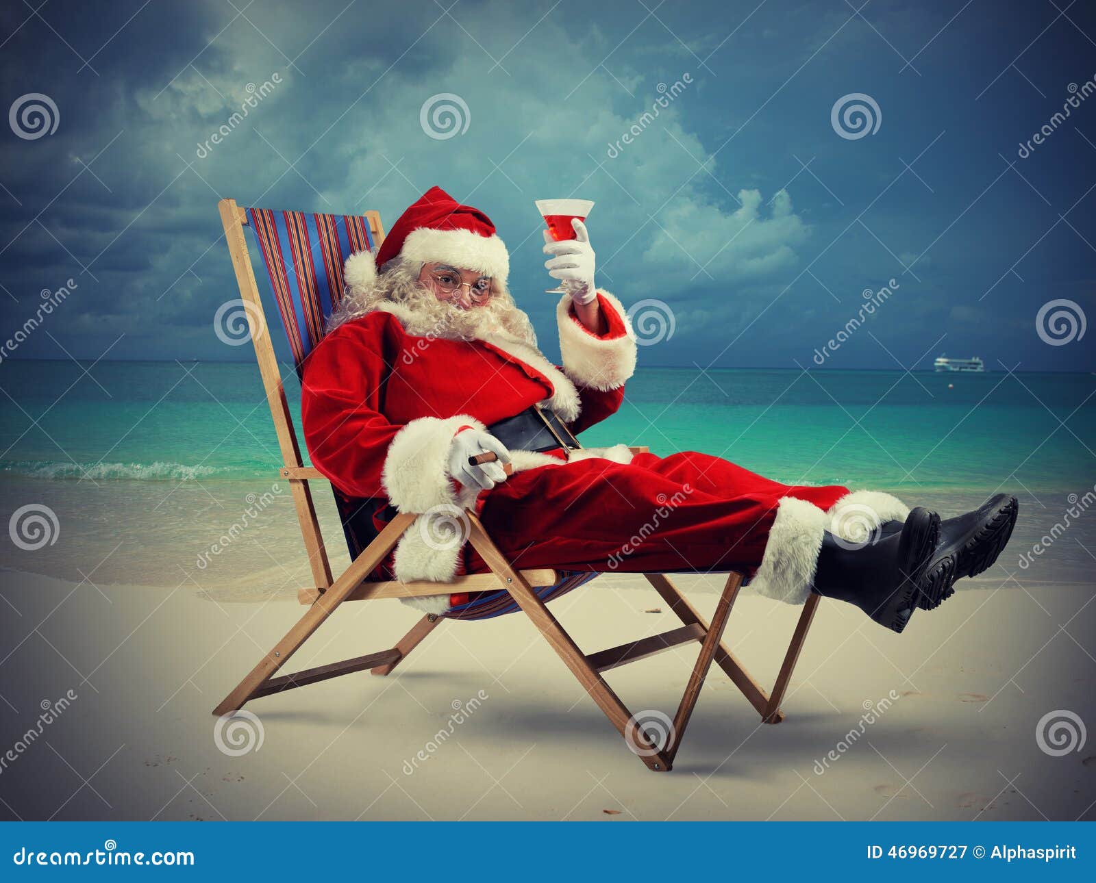   1 Décembre.Bientôt noël . - Page 2 Santa-claus-vacation-funny-relaxes-beach-46969727