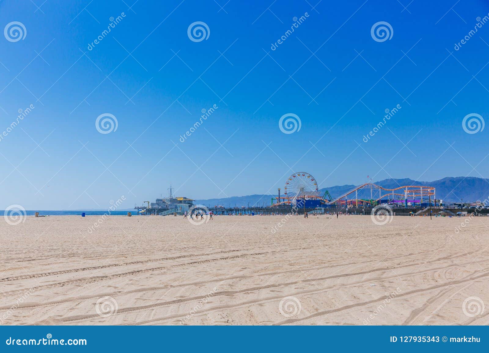 Santa Monica Pier και παραλία στο Λος Άντζελες, ΗΠΑ