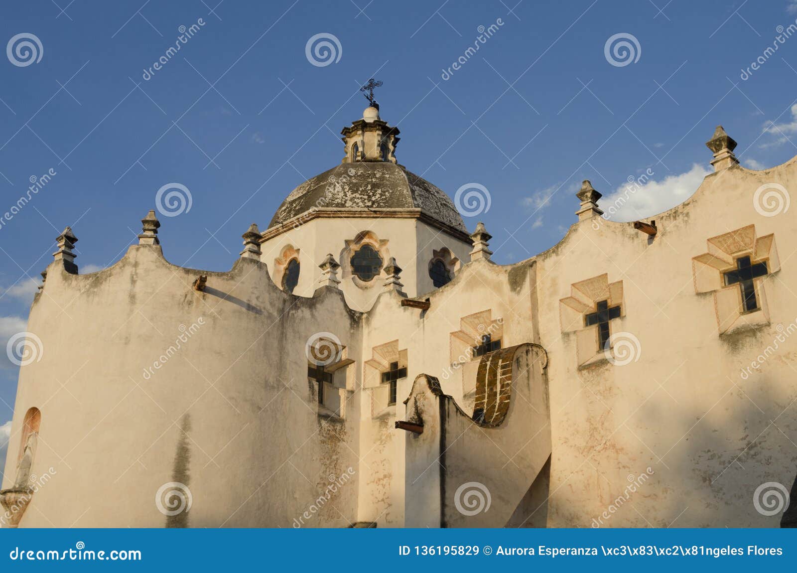 Santuario de JesÃºs Nazareno de Atotonilco Guanajuato, Mexiko. ATOTONILCO, GUANAJUATO, MEXIKO 26. DEZEMBER 2018: Fassade des Schongebiets von Jesus Nazareno de Atotonilco, Atotonilco, Guanajuato Mexiko an einem sonnigen Tag Der meiste populäre Platz in Vietnam