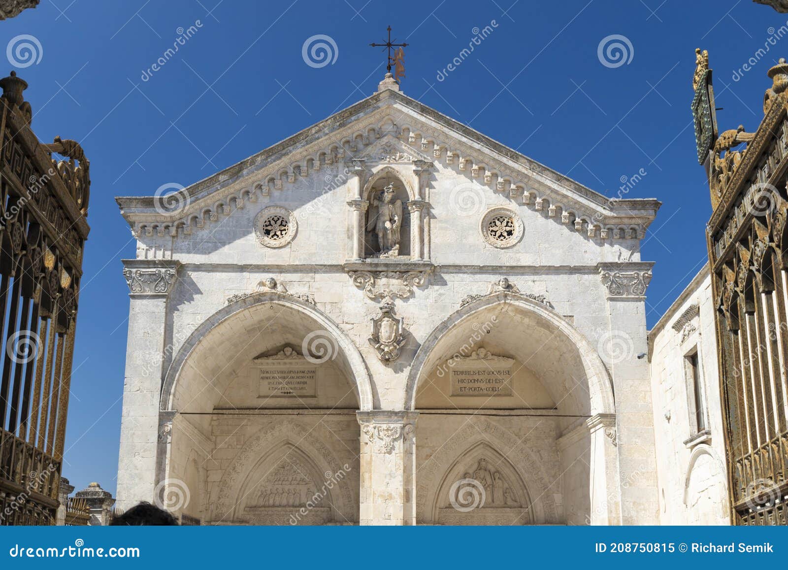 Santuario S Michele Arcangelo Puglia Santuario De San Michele Arcangelo Sitio Unesco Monte Santangelo Puglia