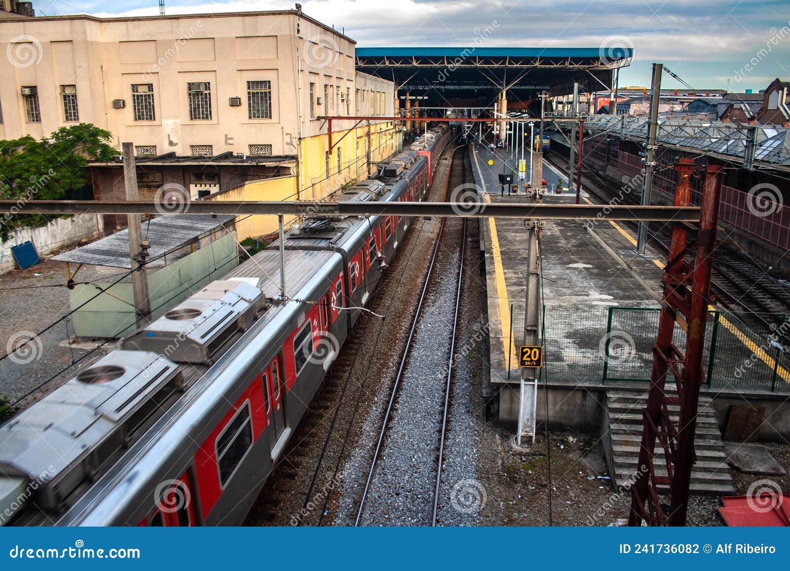 View of the Platform of Bras Station in Sao Paulo Editorial Photography -  Image of brazil, metropolitan: 241736082