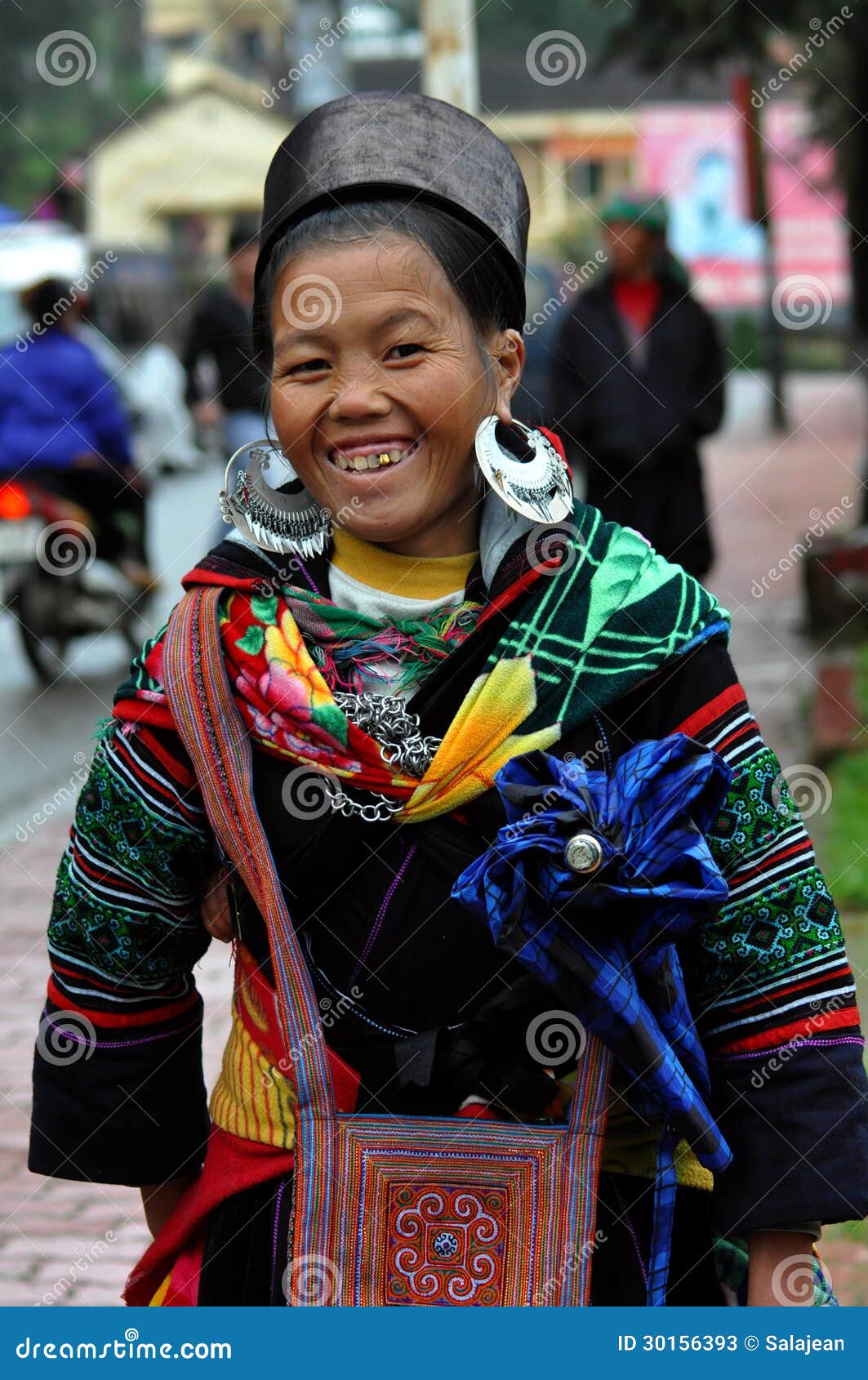 Black Hmong Woman in Traditional Clothes, Sapa, Vietnam Editorial Stock  Photo - Image of people, girl: 30156393