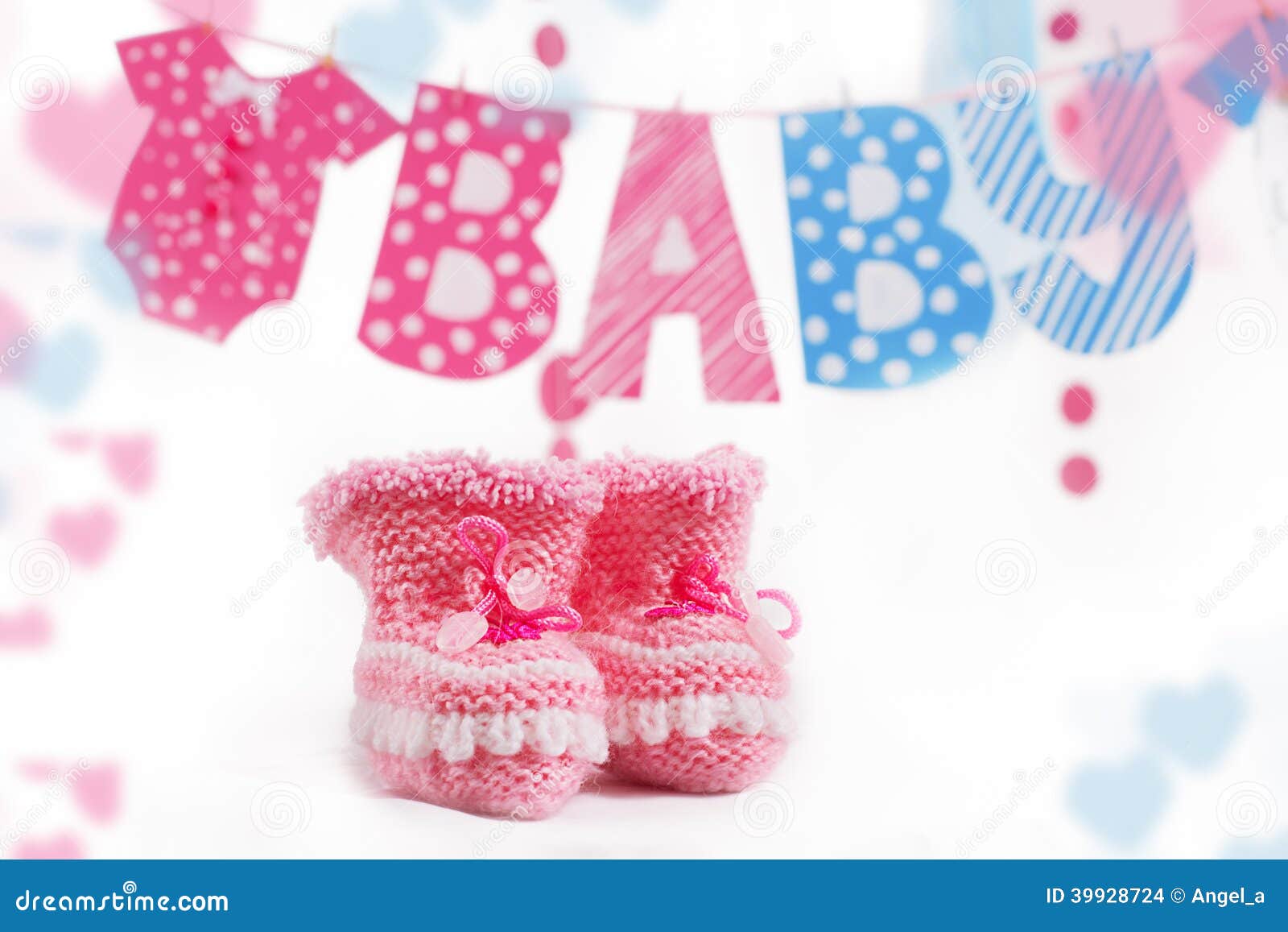 imagem de sapatinho de bebe azul e rosa