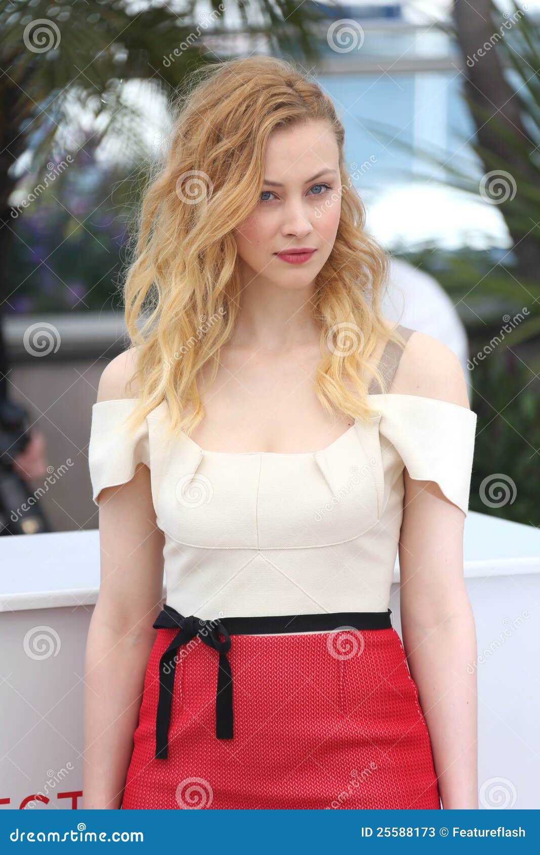 Sarah Gadon editorial stock photo. Image of featureflash 25588173