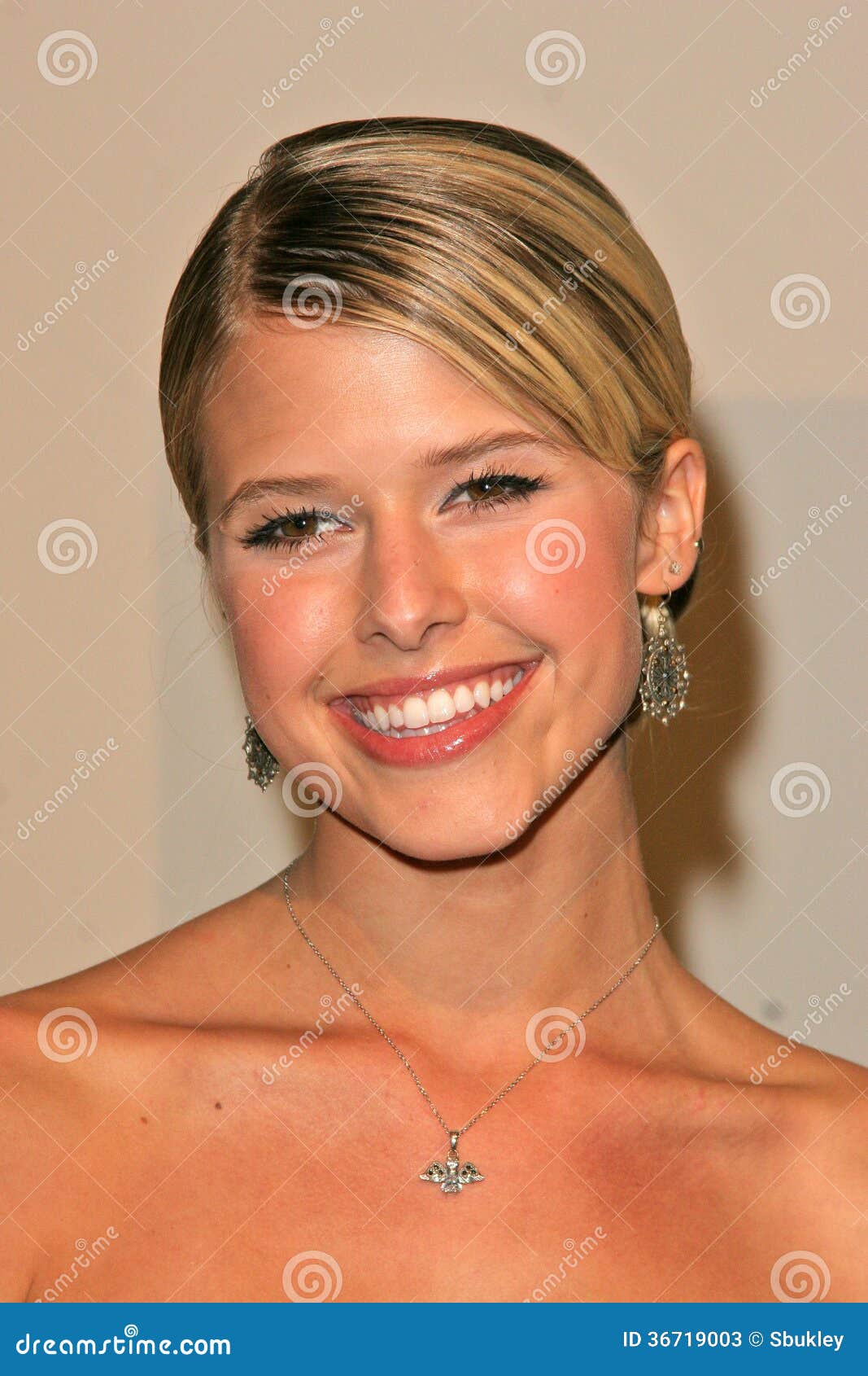 Hot sarah wright Sarah Wright