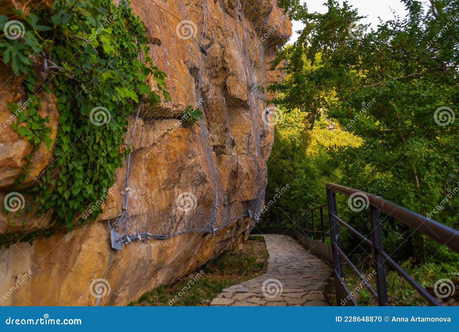 hypotese gå Necessities SATAPLIA, GEORGIA: Beautiful Bee Cliff in the Sataplia Nature Reserve in  Summer. Stock Photo - Image of stalagmite, nature: 228648870