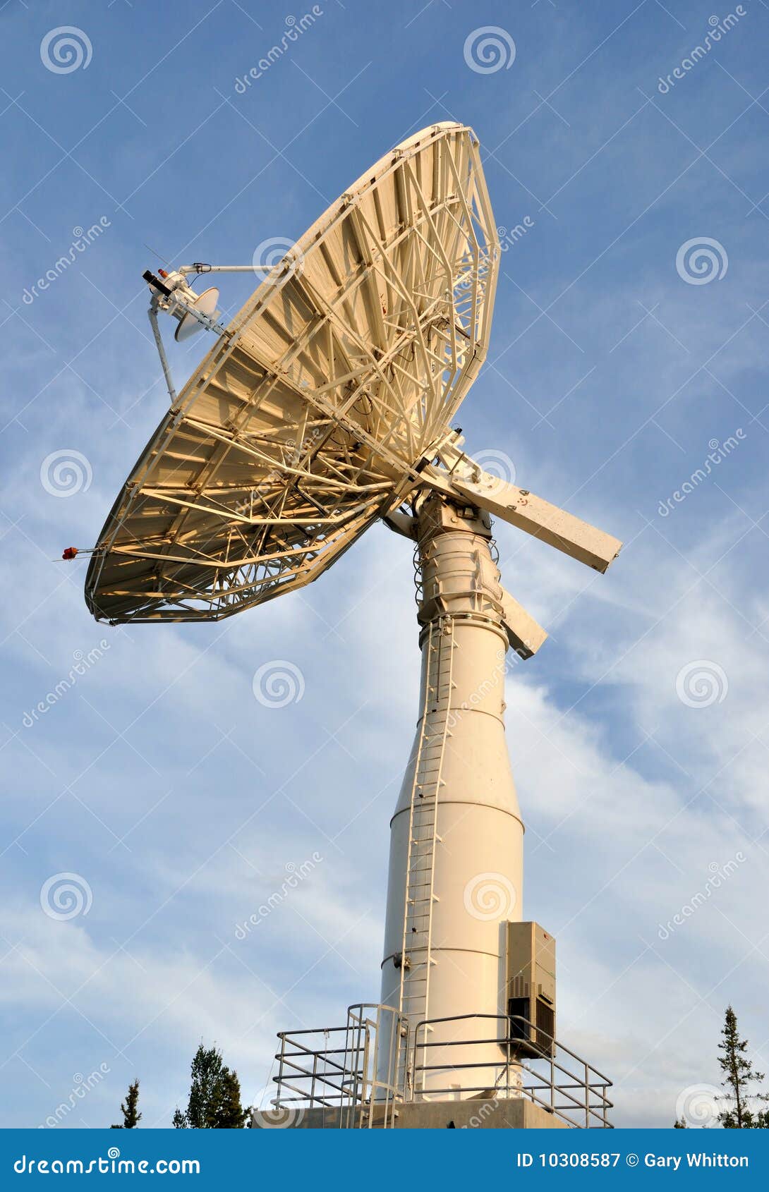 Satellite De Paraboloïde De Transmissions Image stock Image du
