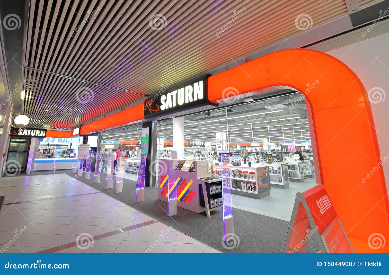 Oeganda archief werper Saturn Electronics Chain Store Germany Editorial Photography - Image of  tourist, german: 158449007