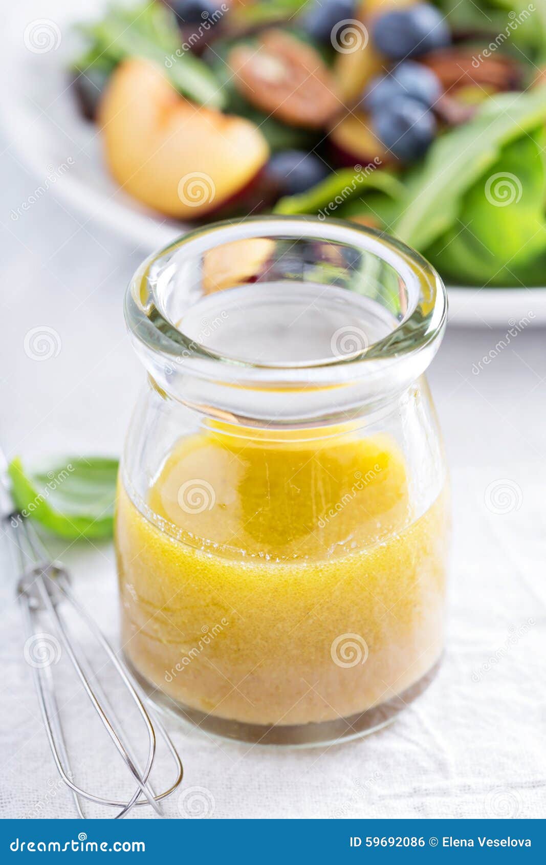 Sauce Salade Avec L'huile Et Le Vinaigre D'olive Photo stock