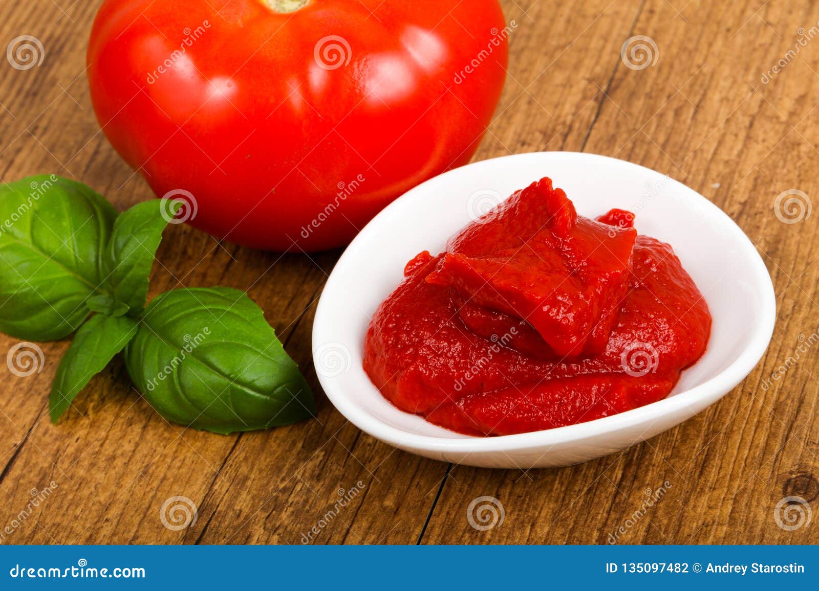 Sauce tomate photo stock. Image du fruits, régime, fermer 135097482