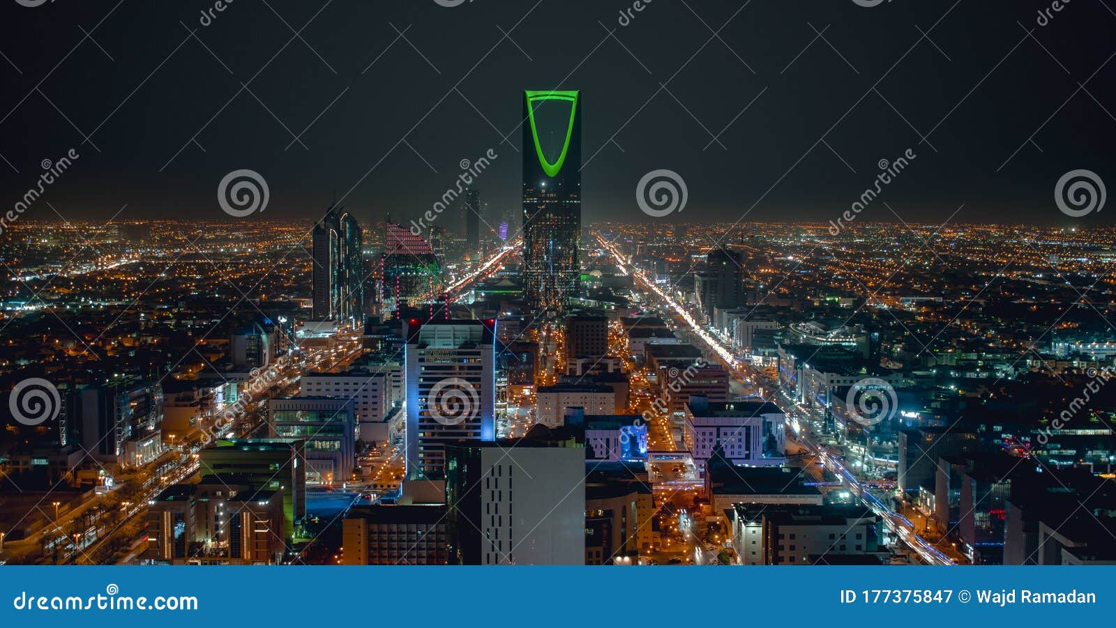 saudi arabia riyadh landscape at night - riyadh tower kingdom centre - kingdom tower Ã¢â¬â riyadh skyline - burj al-mamlaka Ã¢â¬â