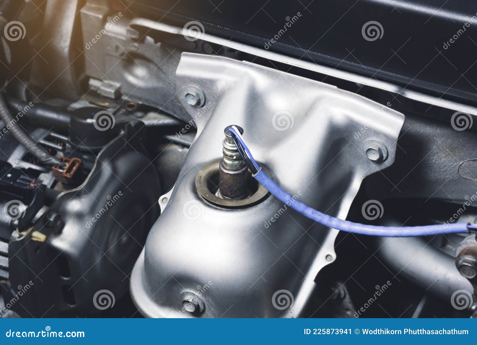 Sauerstoffsensor O2 in Der Abgasleitung Stockbild - Bild von motor,  mechanisch: 225873941