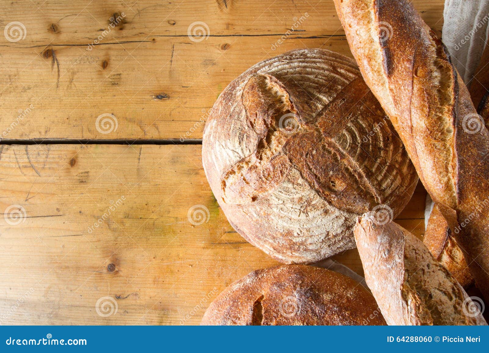 Sauerteigbrot Und Stangenbrote Stockfoto - Bild von wohlriechend, brot ...