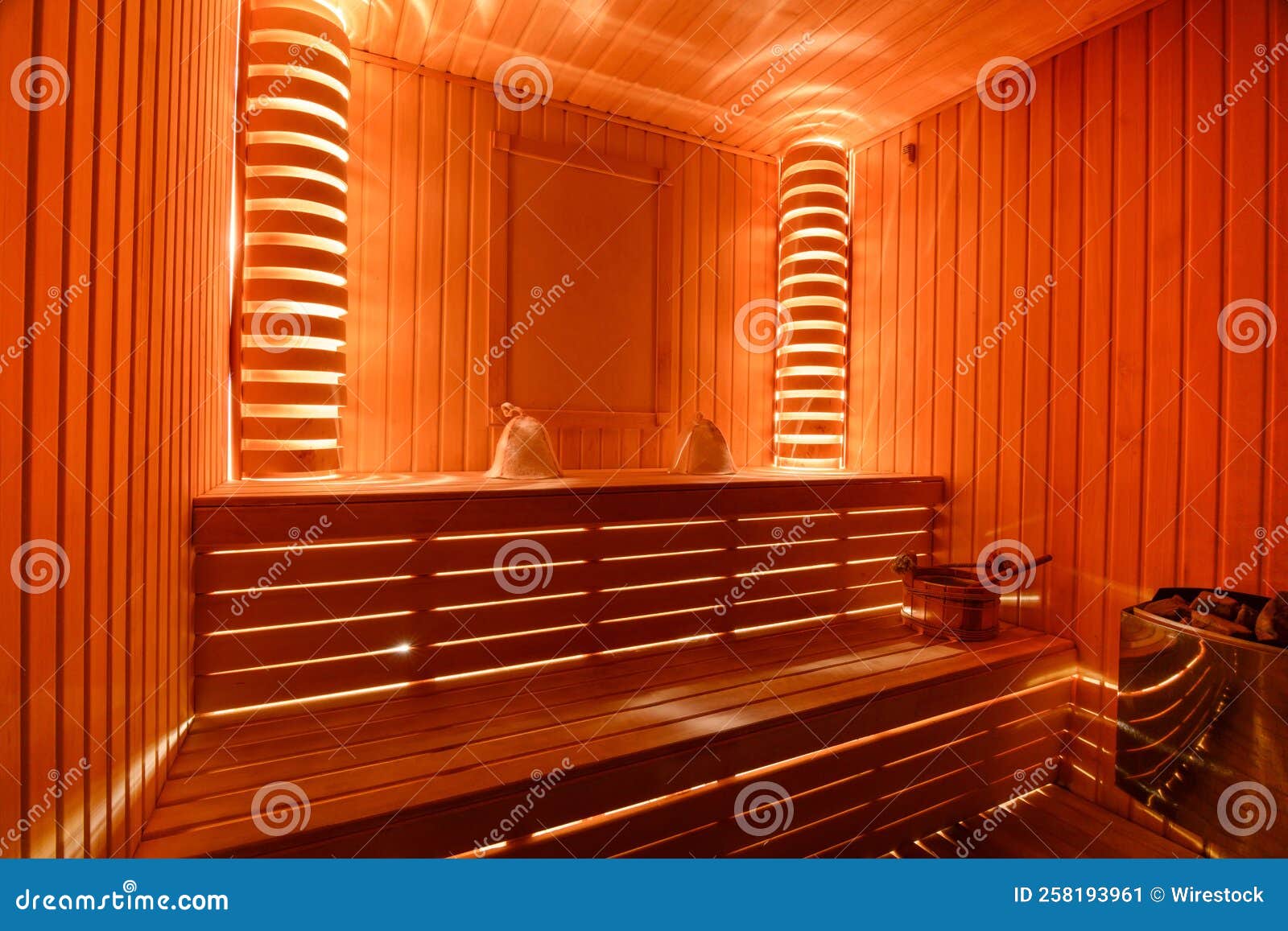 Sauna En El Complejo De Bienestar Foto editorial Imagen de salud